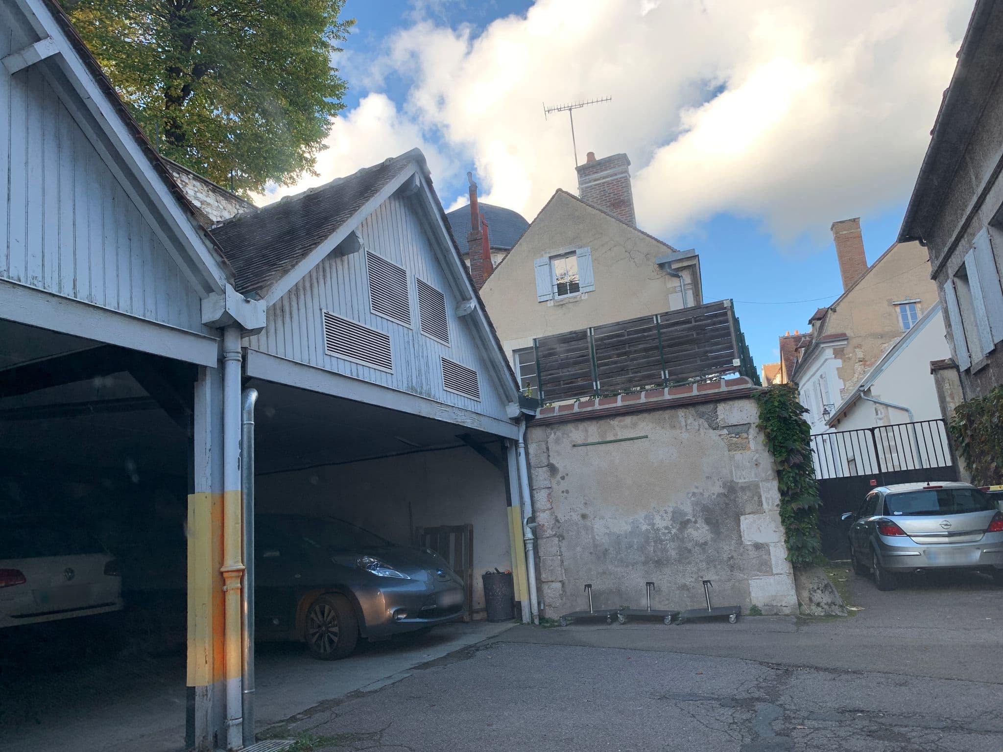 Street view near Le Maxime, Auxerre — © thepriben (CC BY-SA · Mapillary)