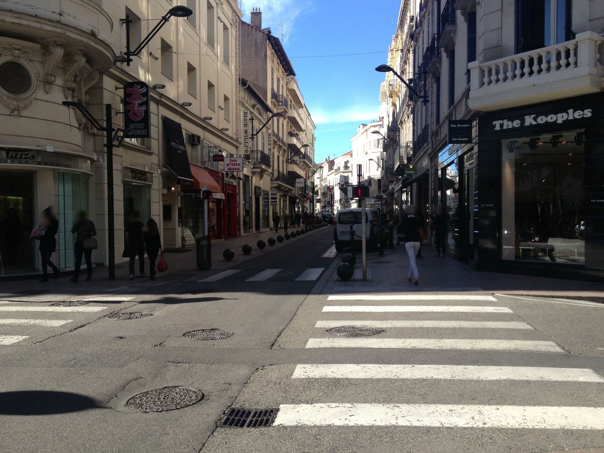 Street view near Palladium Palais des Festivals, Cannes — © jesolem (CC BY-SA · Mapillary)