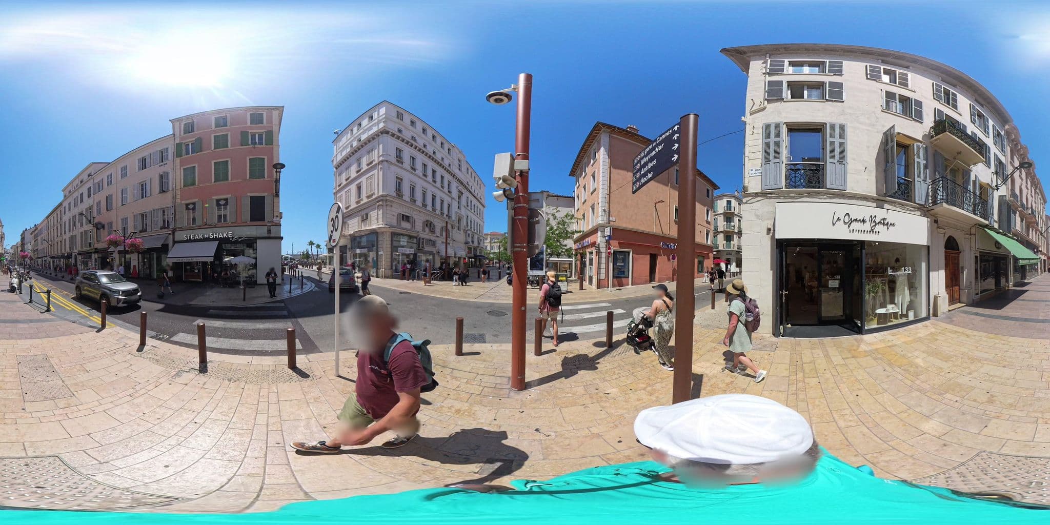 Street view near Appartements Urban et Pure, Cannes — © graharg (CC BY-SA · Mapillary)