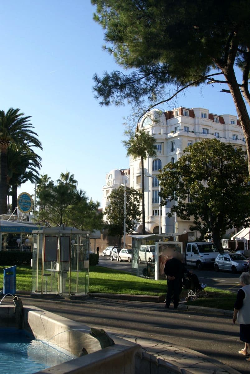 Street view near Violet, Cannes — © txllxt (CC BY-SA · Mapillary)