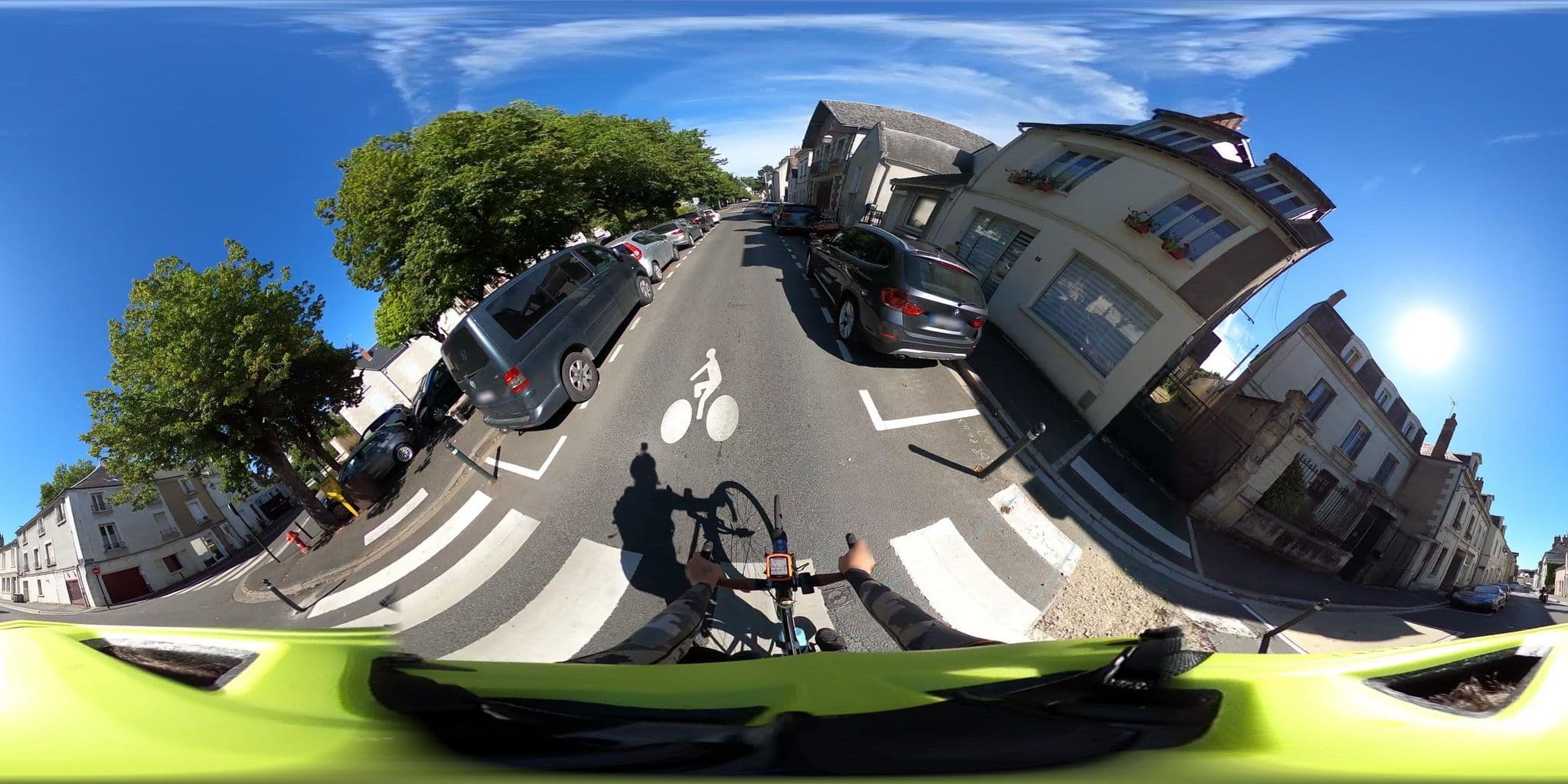 Street view near Hôtel Le Blason, Amboise — © velocamion (CC BY-SA · Mapillary)