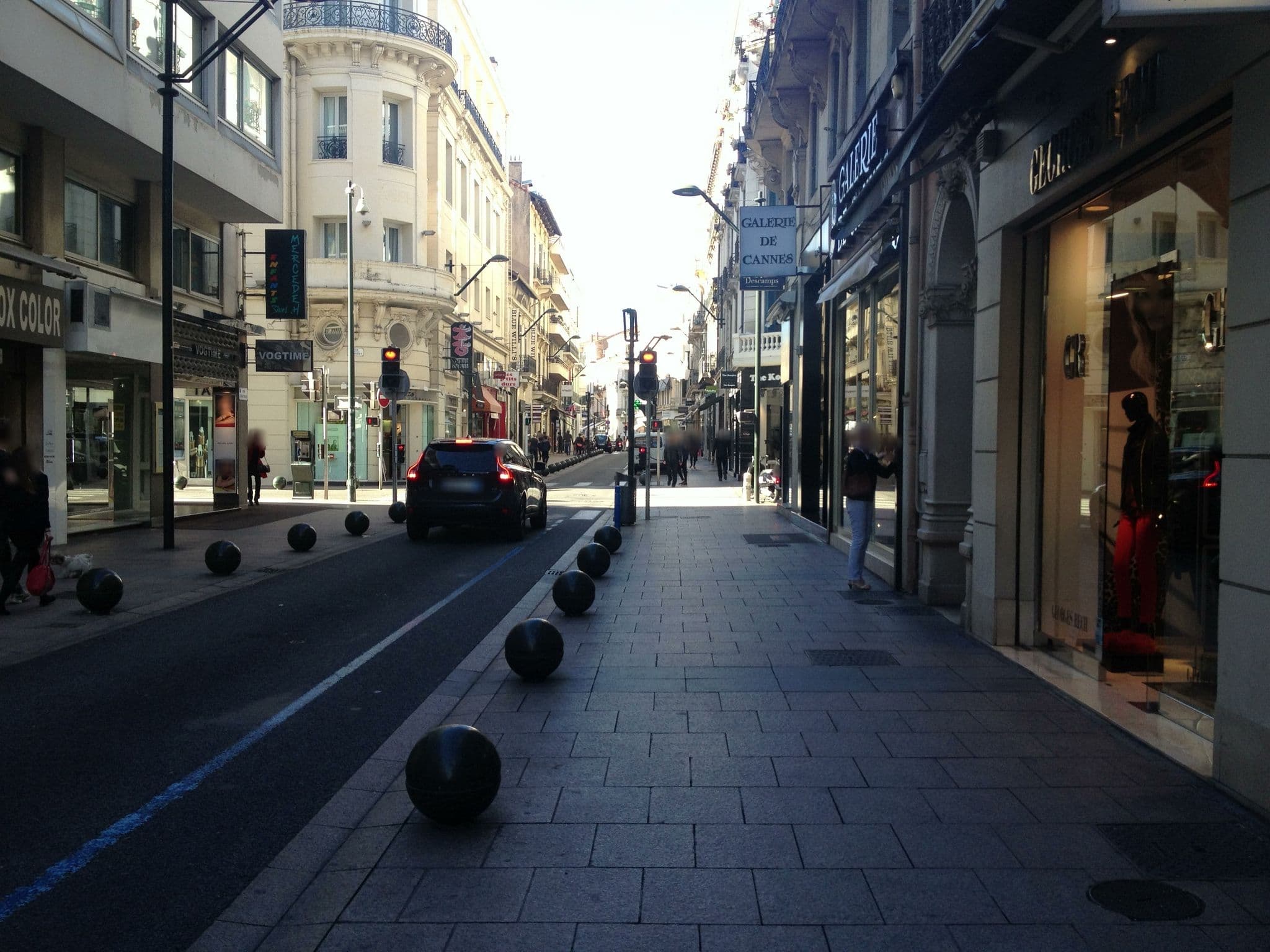 Street view near Hotel Victoria Cannes, Cannes — © jesolem (CC BY-SA · Mapillary)