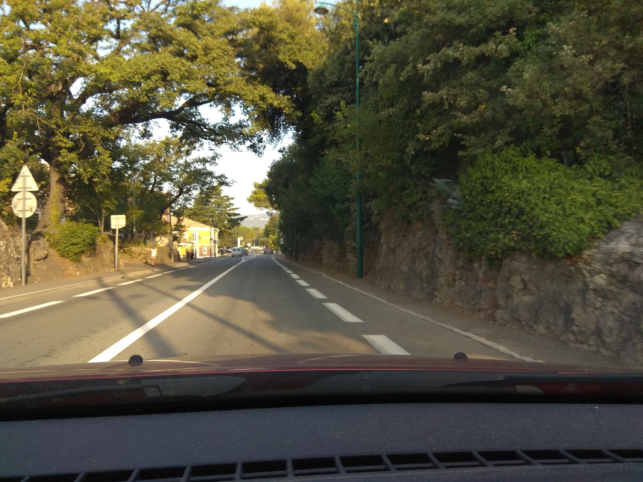 Street view near Auberge du Colombier, Le Rouret — © supersausage (CC BY-SA · Mapillary)
