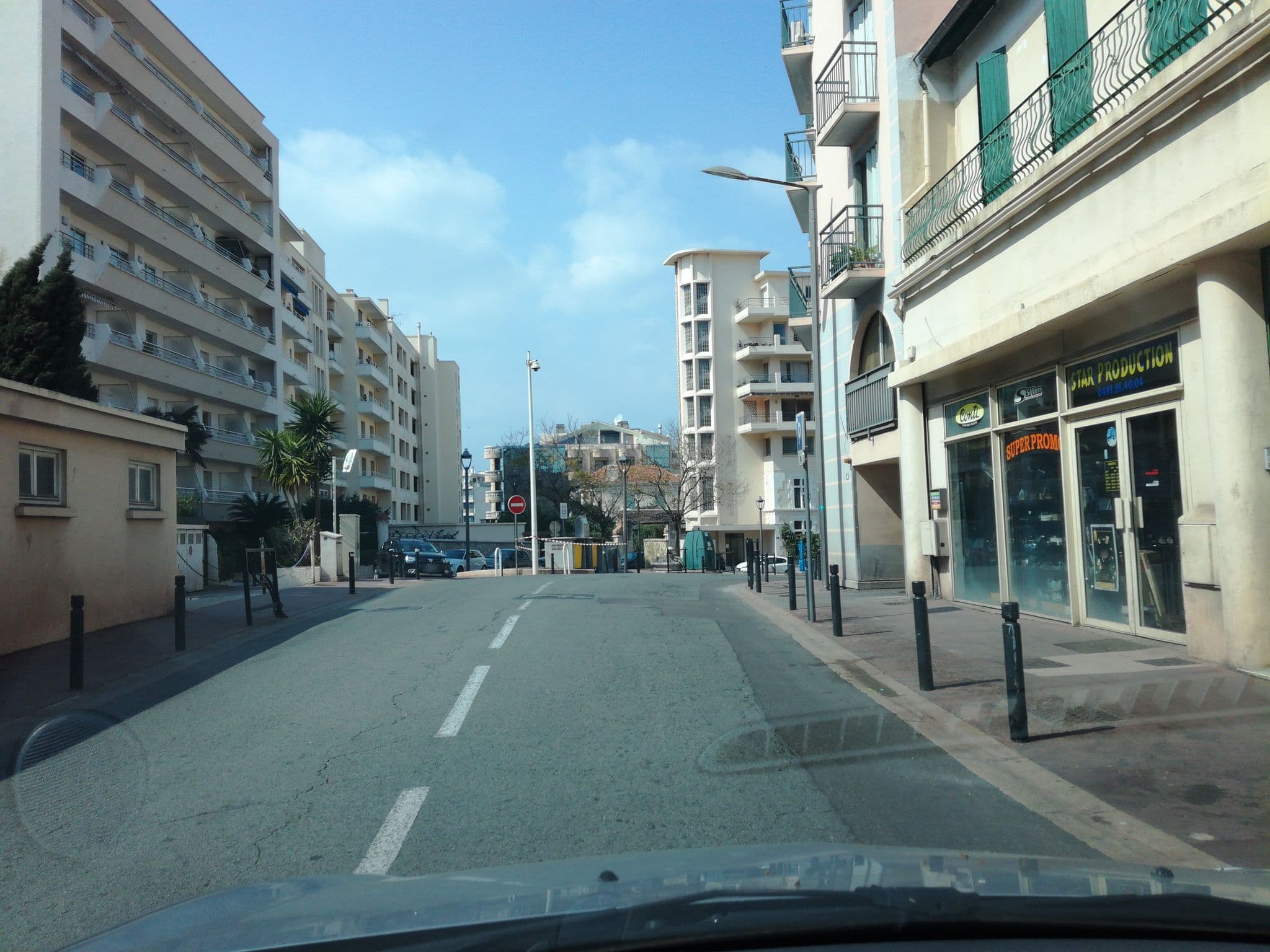 Street view near Résidence Saint Rémy 2, Cannes — © baptistemm (CC BY-SA · Mapillary)