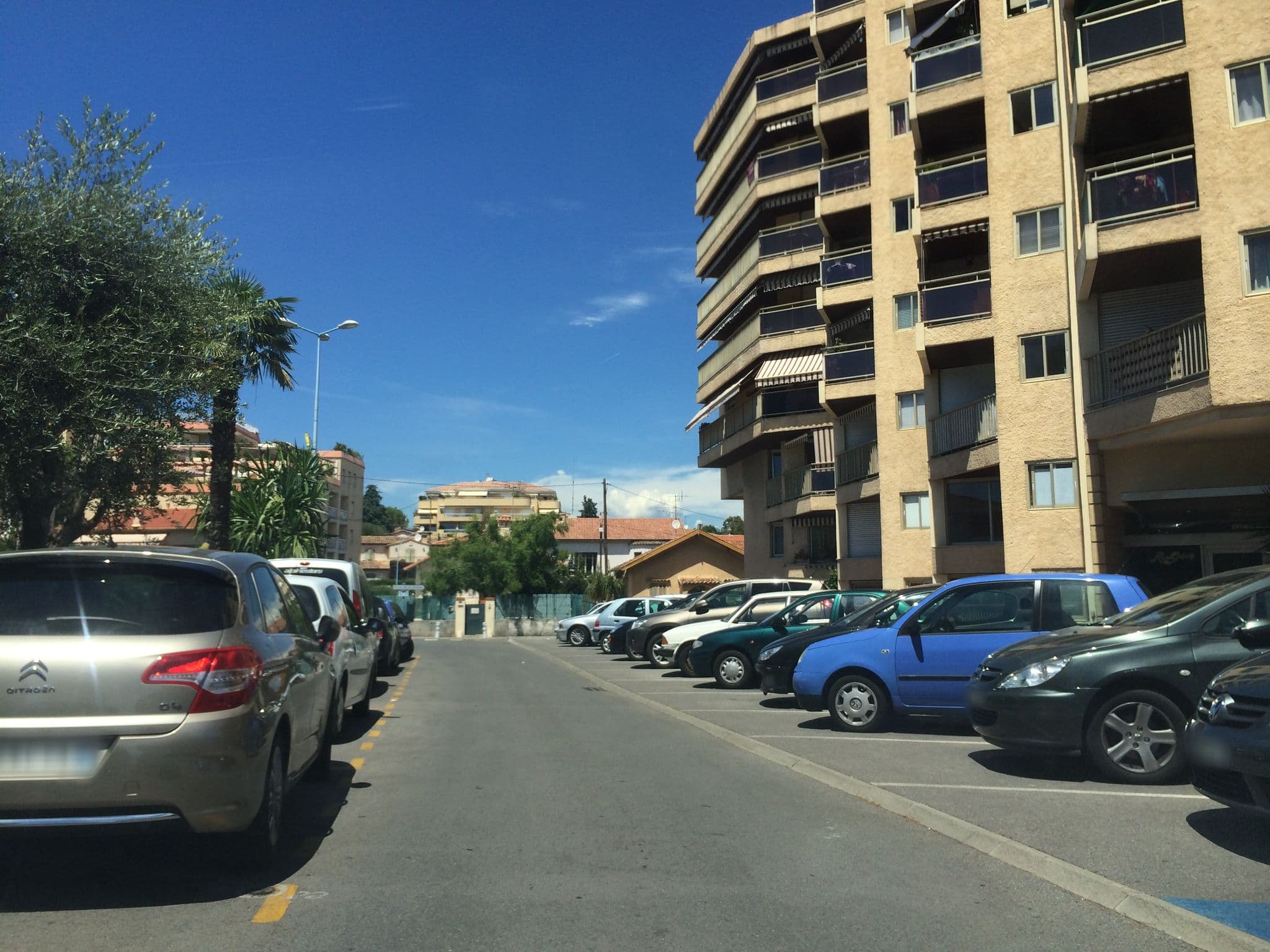 Street view near Maresol, Cagnes-sur-Mer — © jesolem (CC BY-SA · Mapillary)