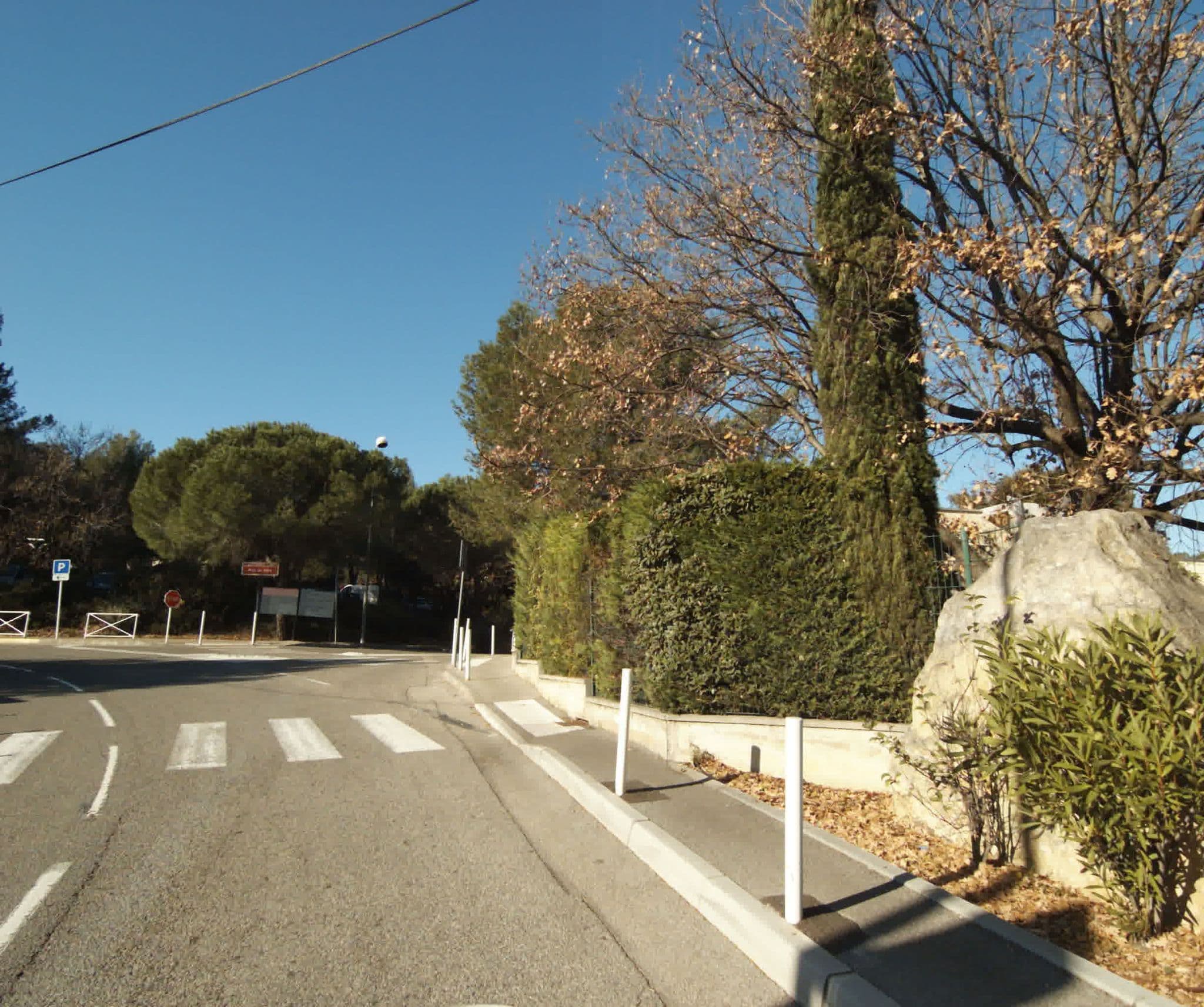 Street view near Foyer le Roc, Biot — © sogefi (CC BY-SA · Mapillary)