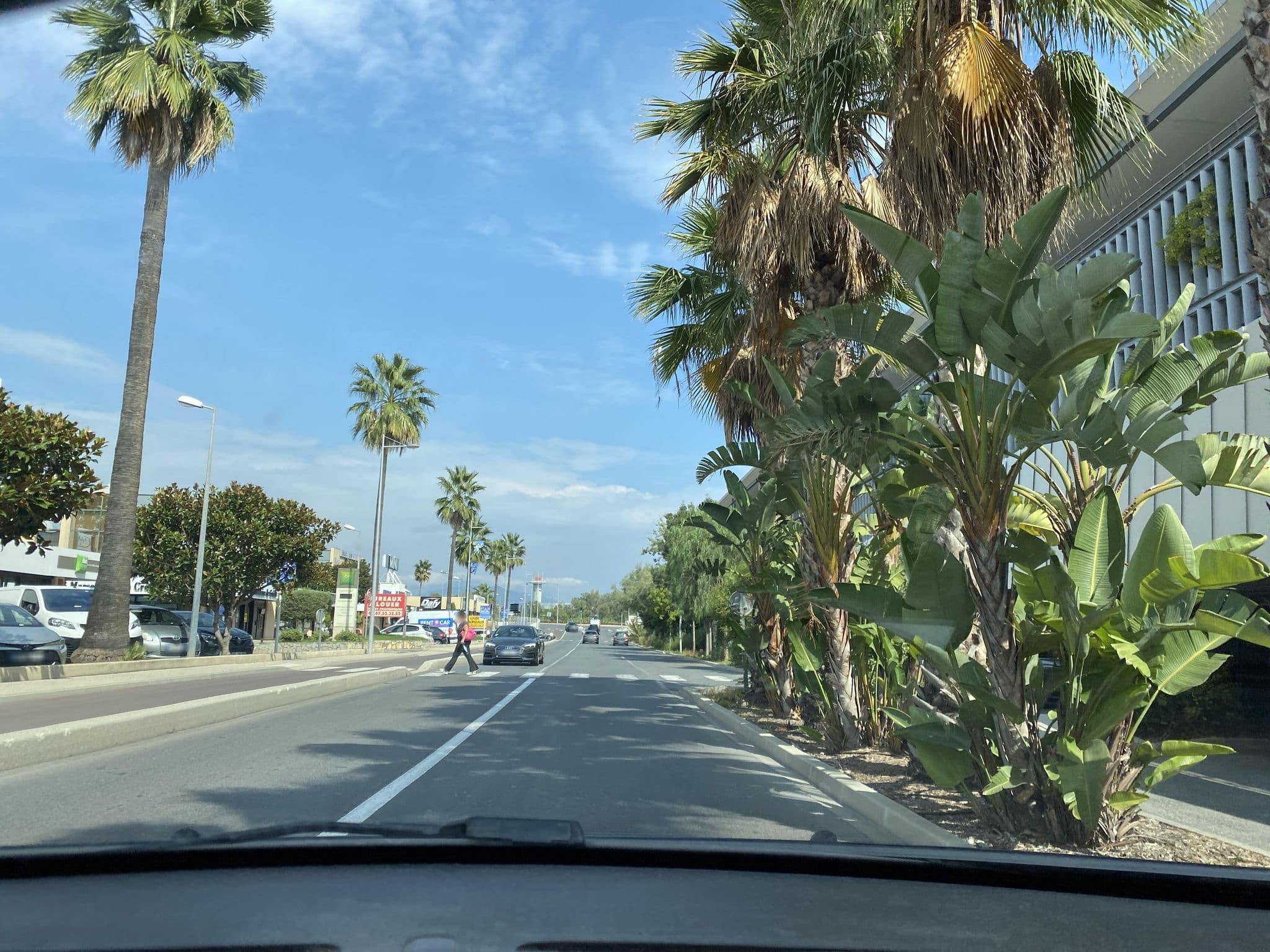 Street view near Hôtel Mercure, Saint-Laurent-du-Var — © lulucmy (CC BY-SA · Mapillary)