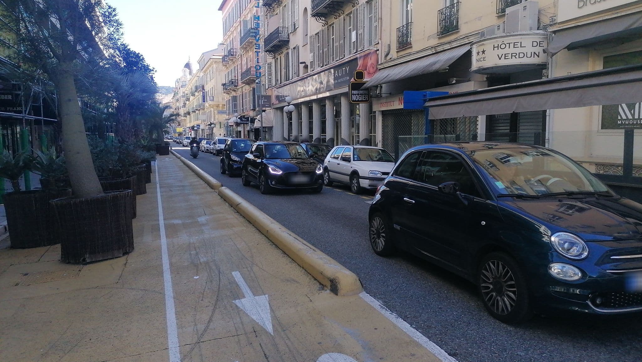 Street view near Hotel Verdun, Jean-Médecin — © bayebass513 (CC BY-SA · Mapillary)