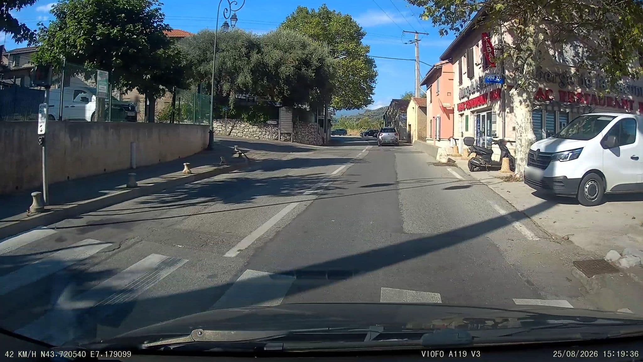 Street view near Auberge de la Baronne, La Gaude — © aSaWaWa (CC BY-SA · Mapillary)
