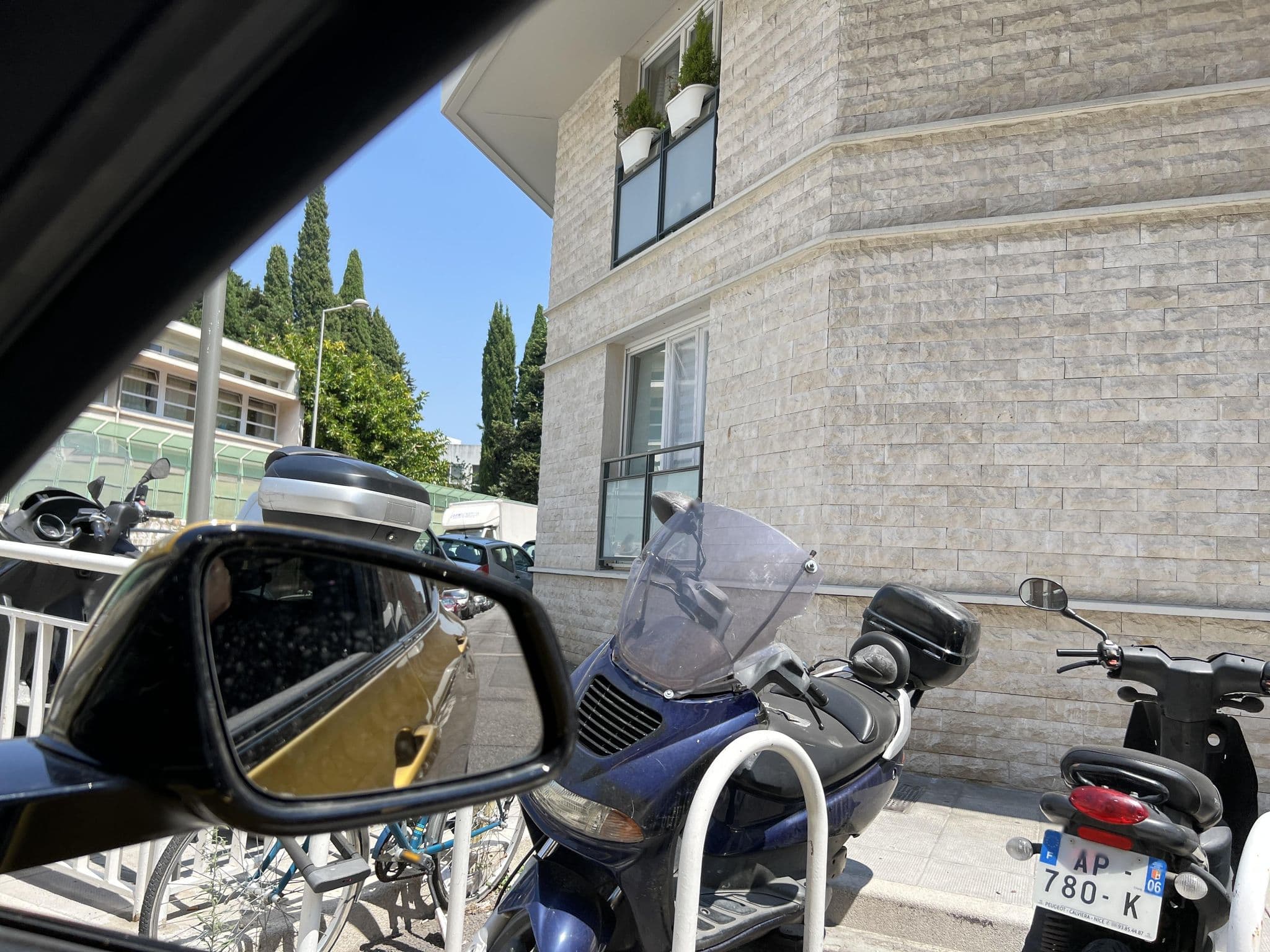 Street view near Hôtel Nikaia, Vernier — © memorylost (CC BY-SA · Mapillary)