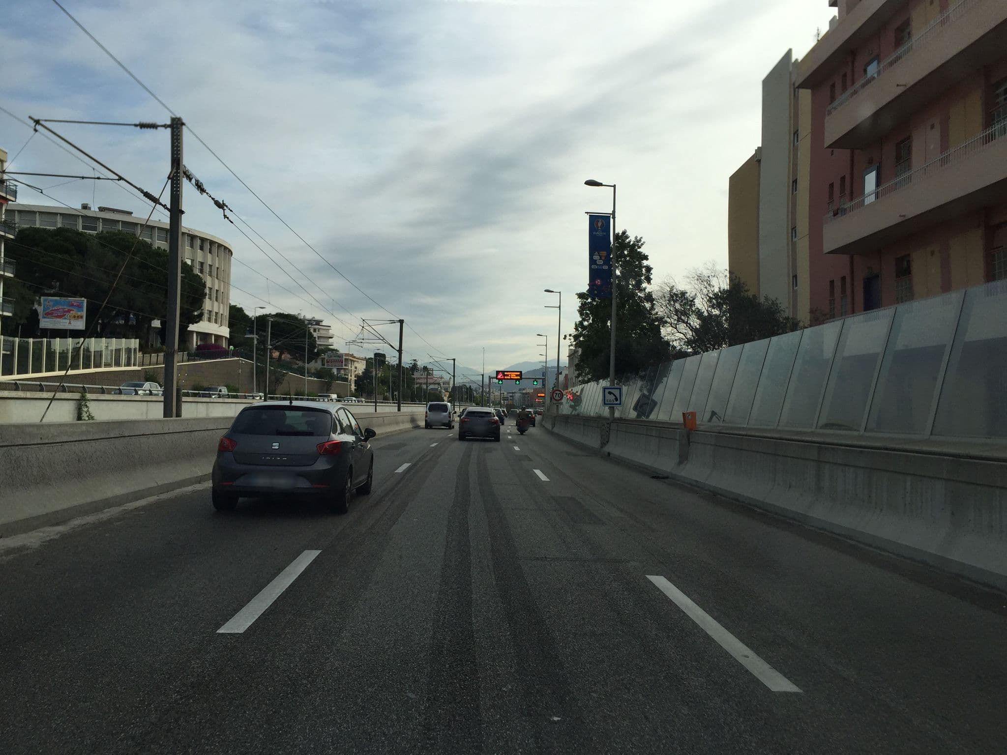 Street view near Les Pieds dans l'Eau, La Californie — © zimmy (CC BY-SA · Mapillary)
