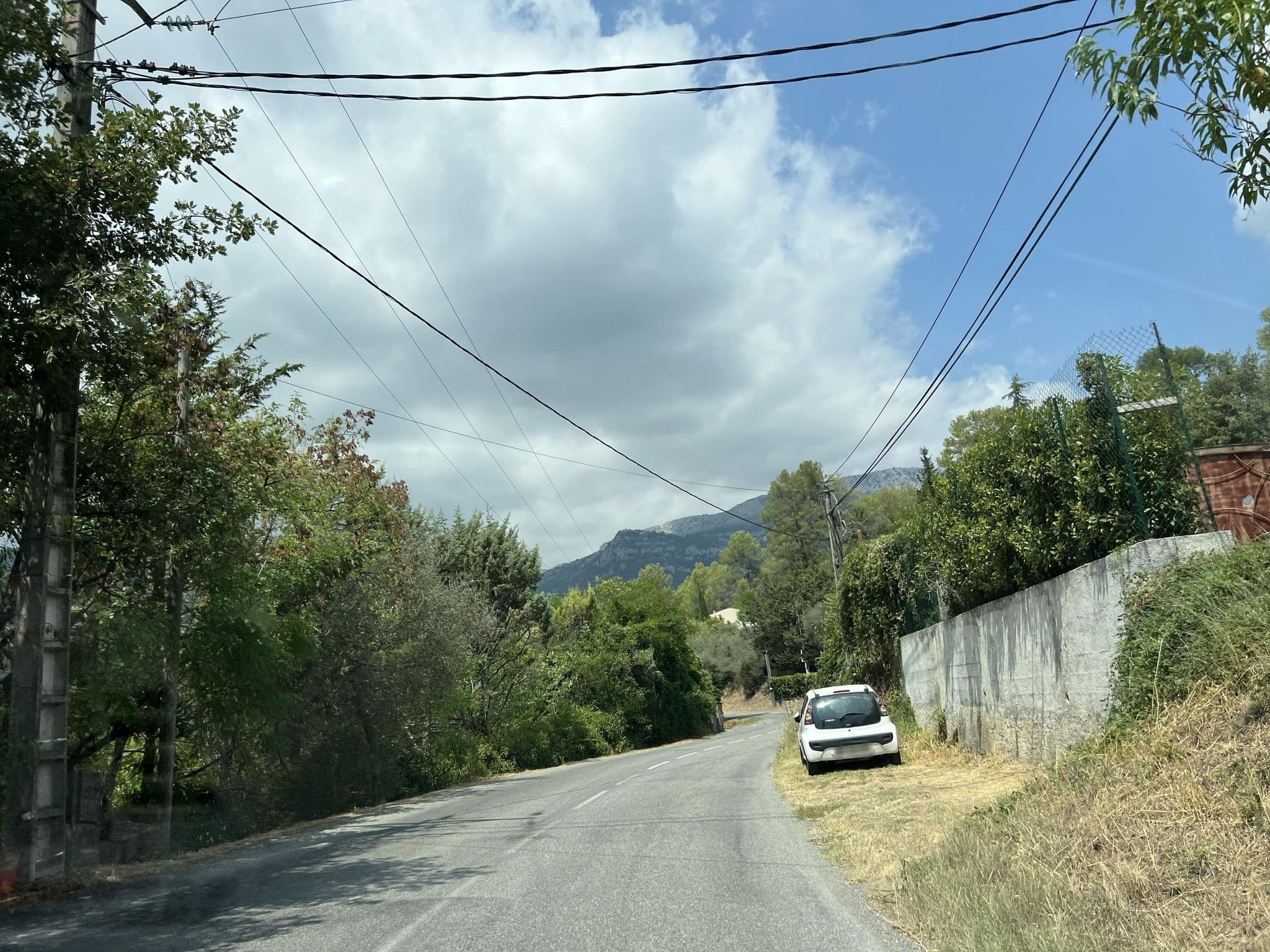 Street view near Les Rives du Loup, Le Bar-sur-Loup — © memorylost (CC BY-SA · Mapillary)