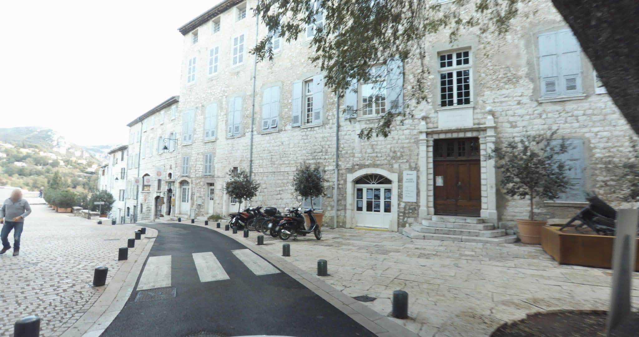 Street view near L'Auberge des Seigneurs, Vence — © sogefi (CC BY-SA · Mapillary)