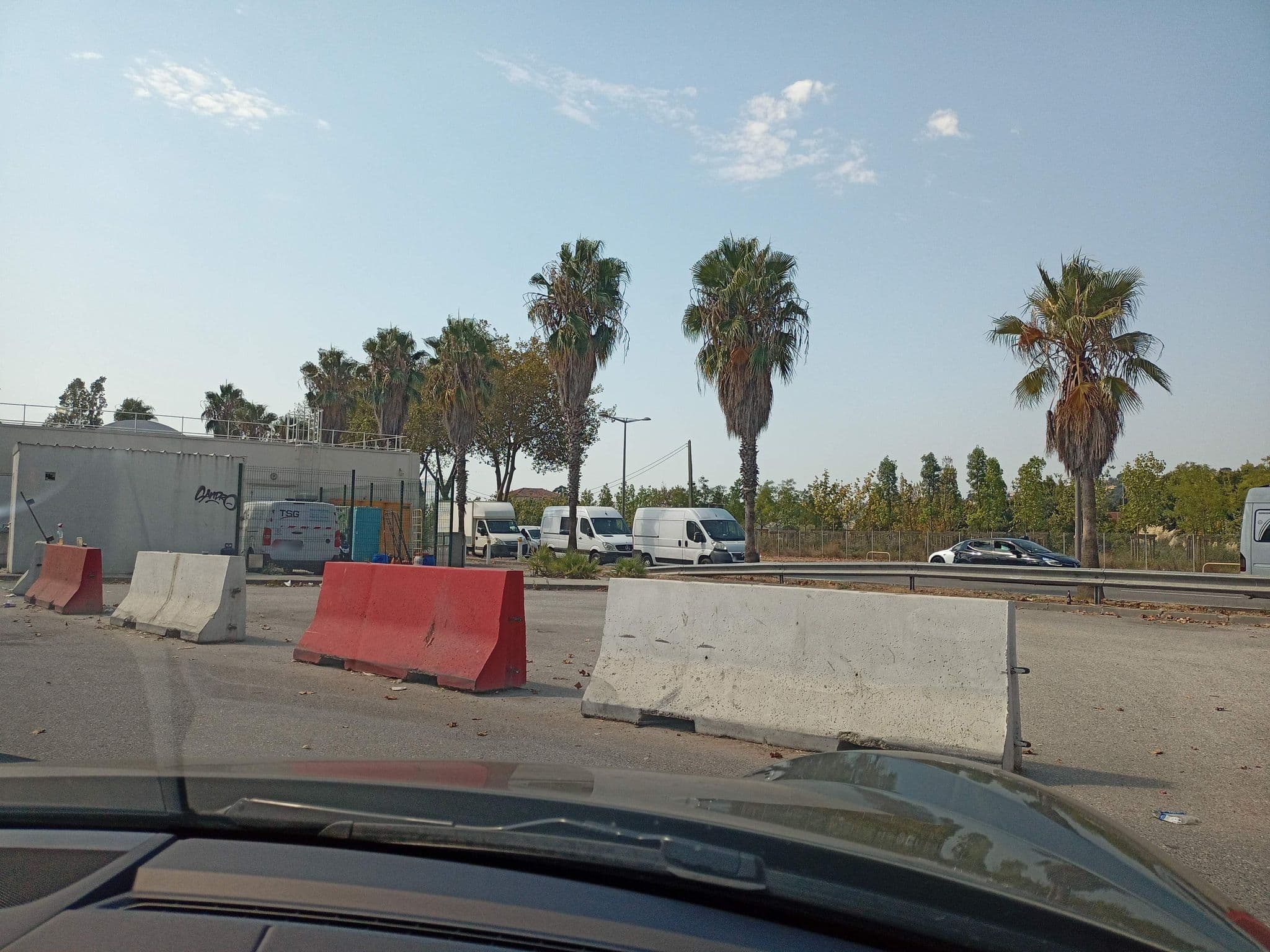 Street view near Relais Sainte Marguerite, Plaine du Var — © xdTAGCLAN (CC BY-SA · Mapillary)