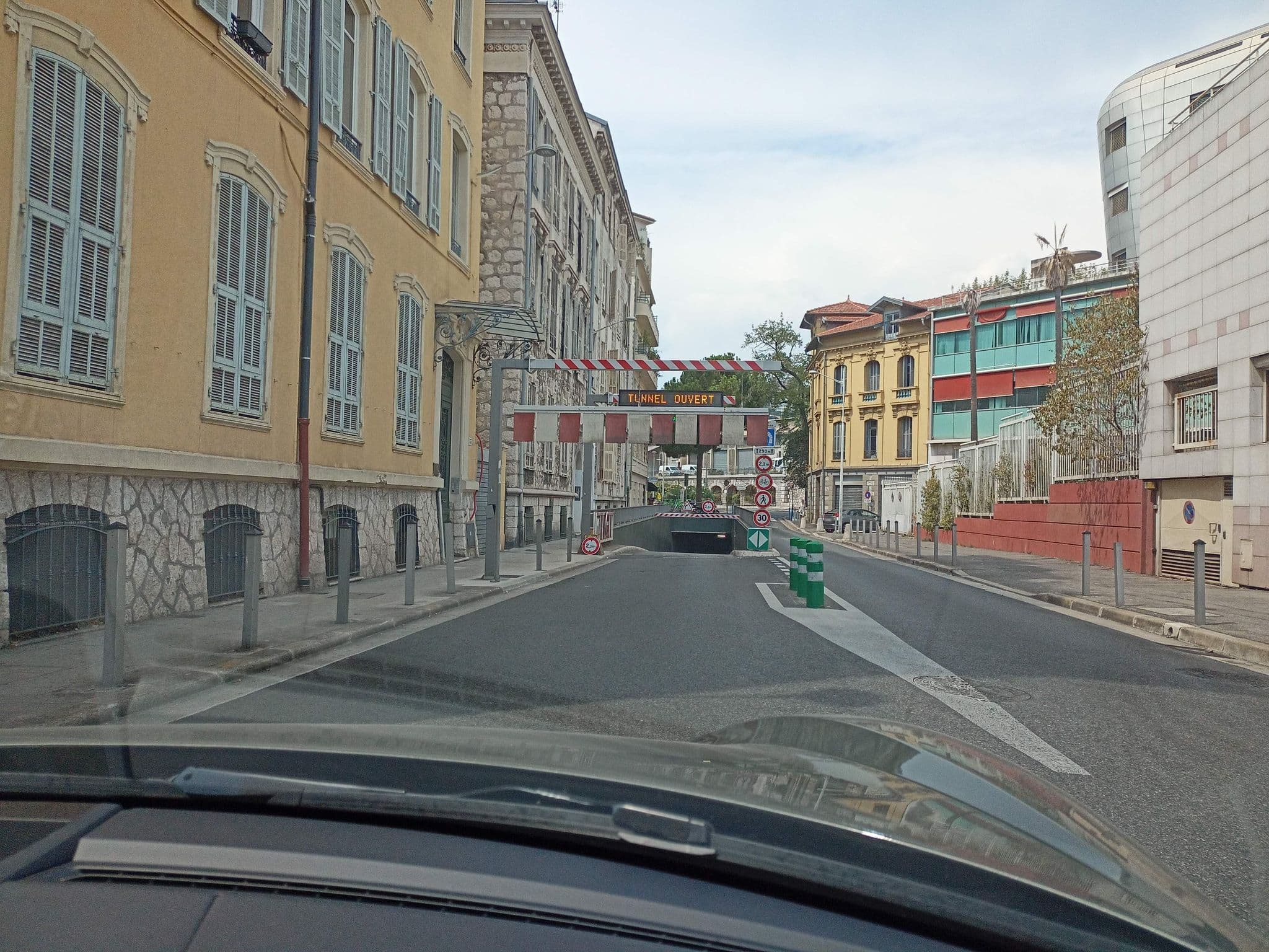 Street view near Hotel Medicis, Vernier — © xdTAGCLAN (CC BY-SA · Mapillary)