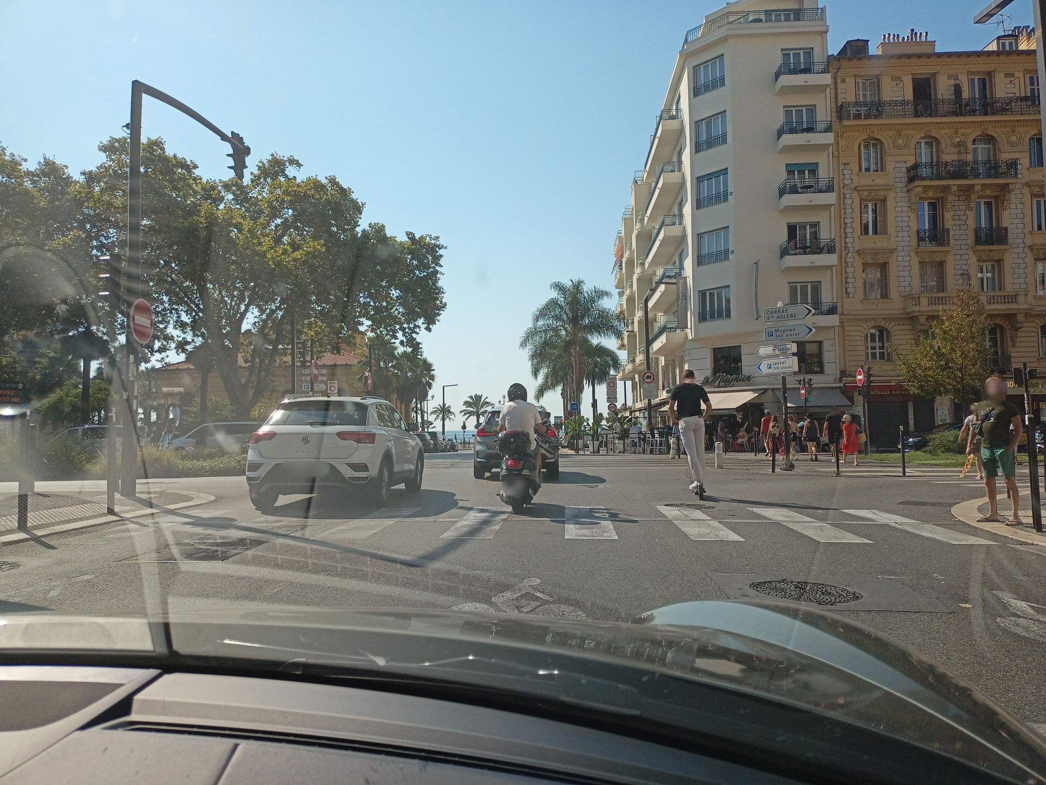 Street view near Access Adagio Hotel Piscine, Magnan Beaumettes — © xdTAGCLAN (CC BY-SA · Mapillary)