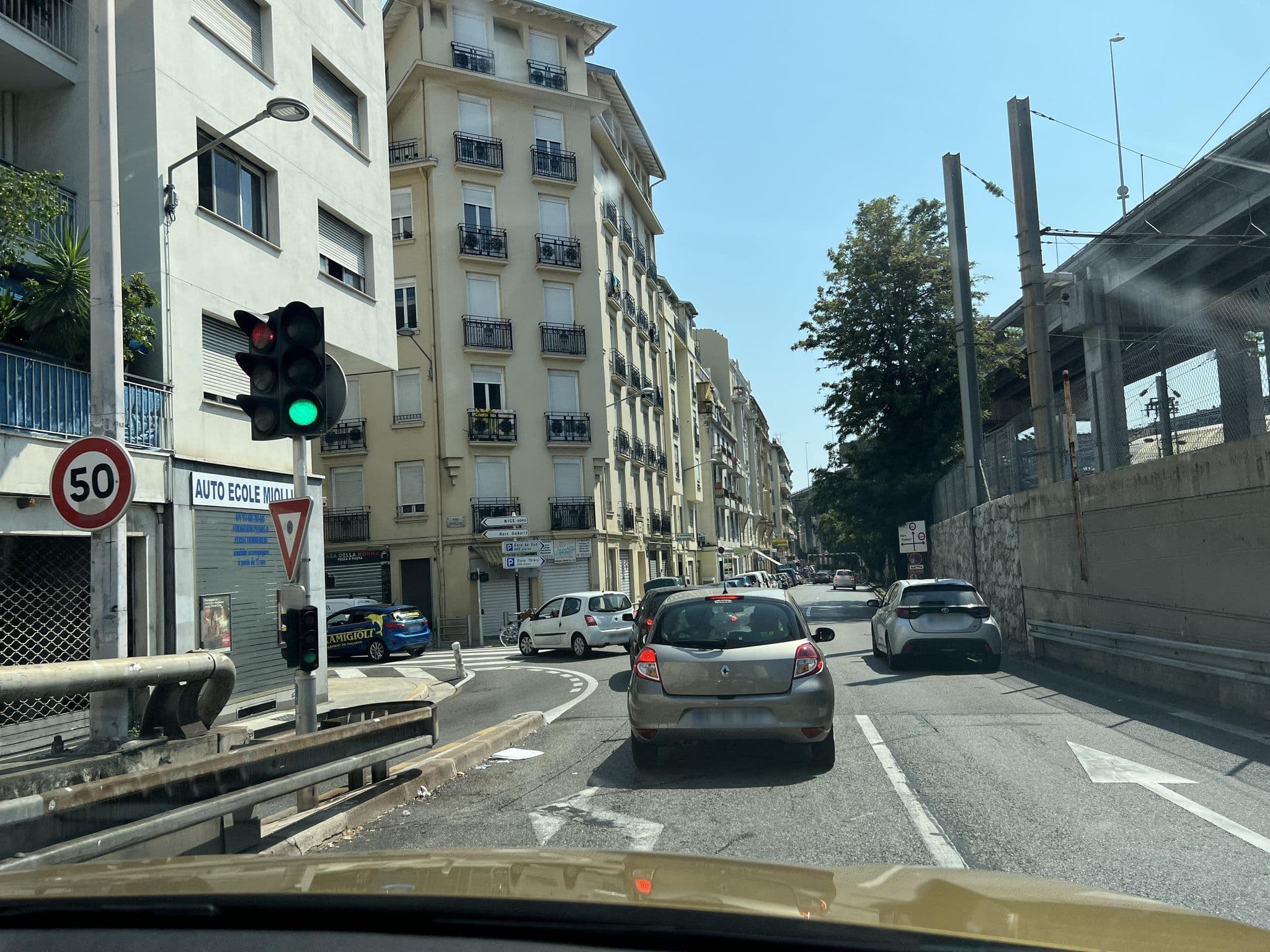 Street view near Centre Train Station, Vernier — © memorylost (CC BY-SA · Mapillary)