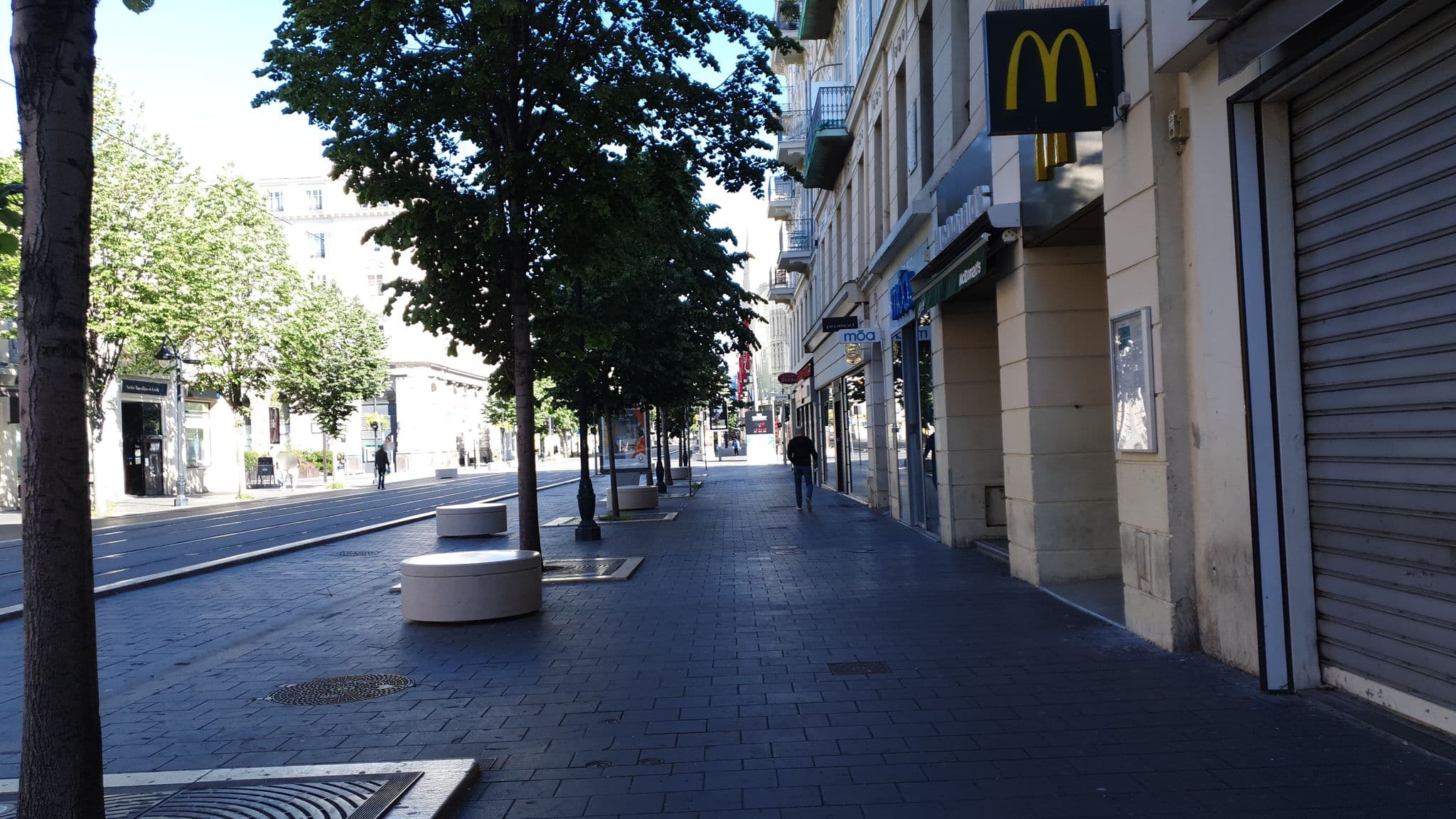 Street view near Résidence Appartement Adonis, Jean-Médecin — © flox (CC BY-SA · Mapillary)