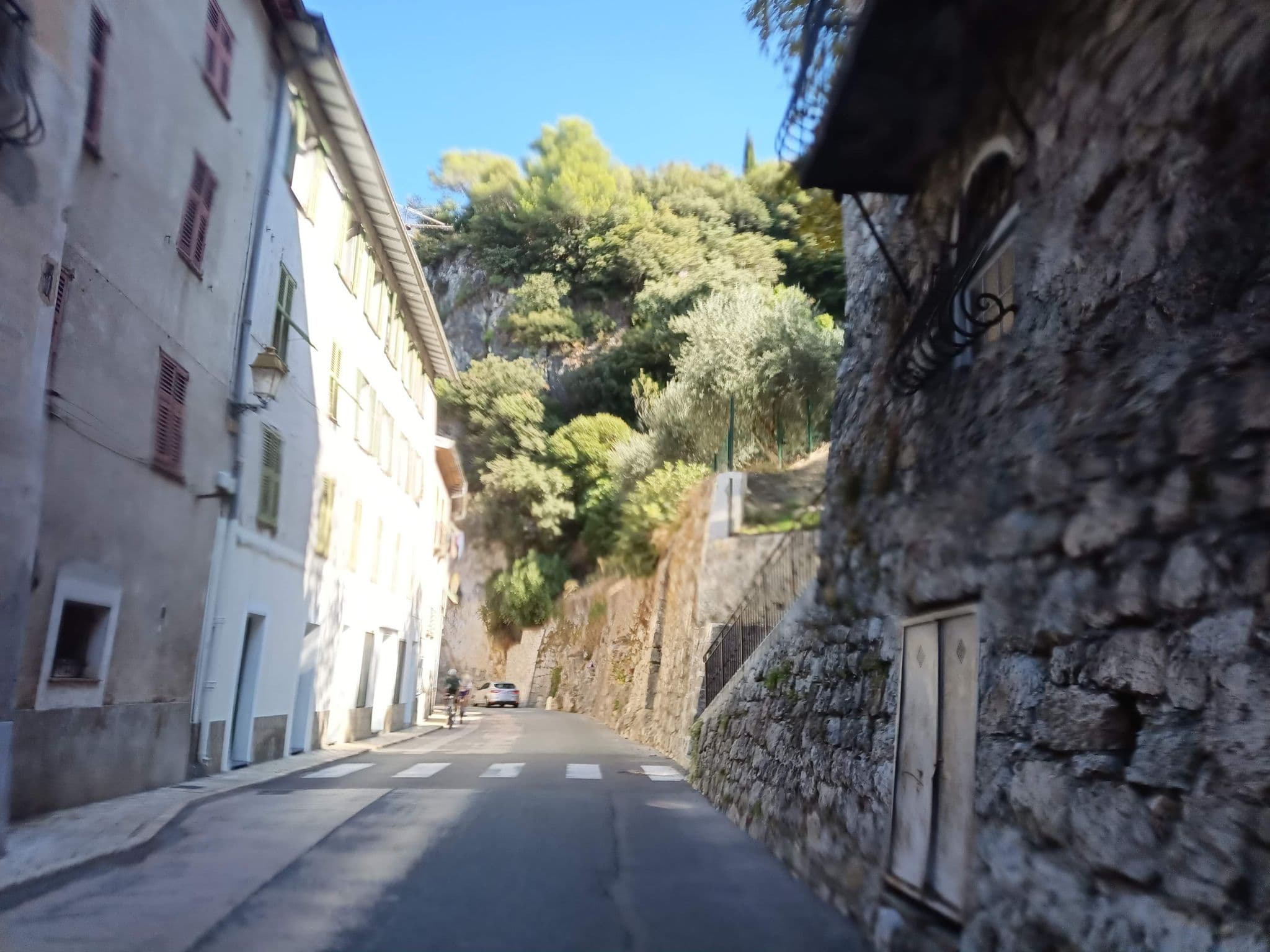 Street view near Au Relais Fleuri, Gilette — © connermacleod69 (CC BY-SA · Mapillary)