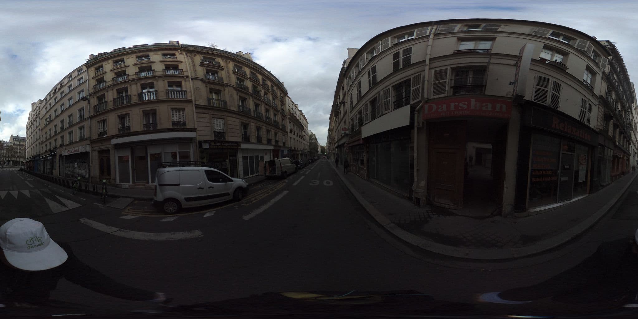 Street view near Hôtel Excelsior, Porte Saint-Martin — © geovelo (CC BY-SA · Mapillary)