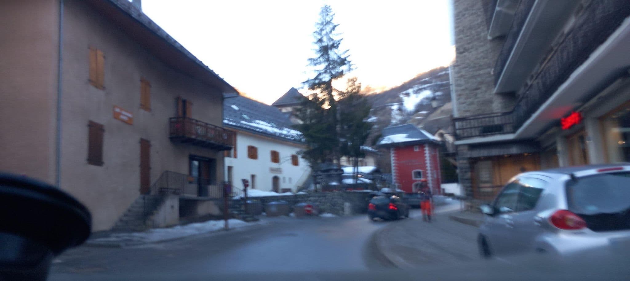 Street view near L'Étoile des Neiges, Valloire — © MatthieuF4FNE (CC BY-SA · Mapillary)