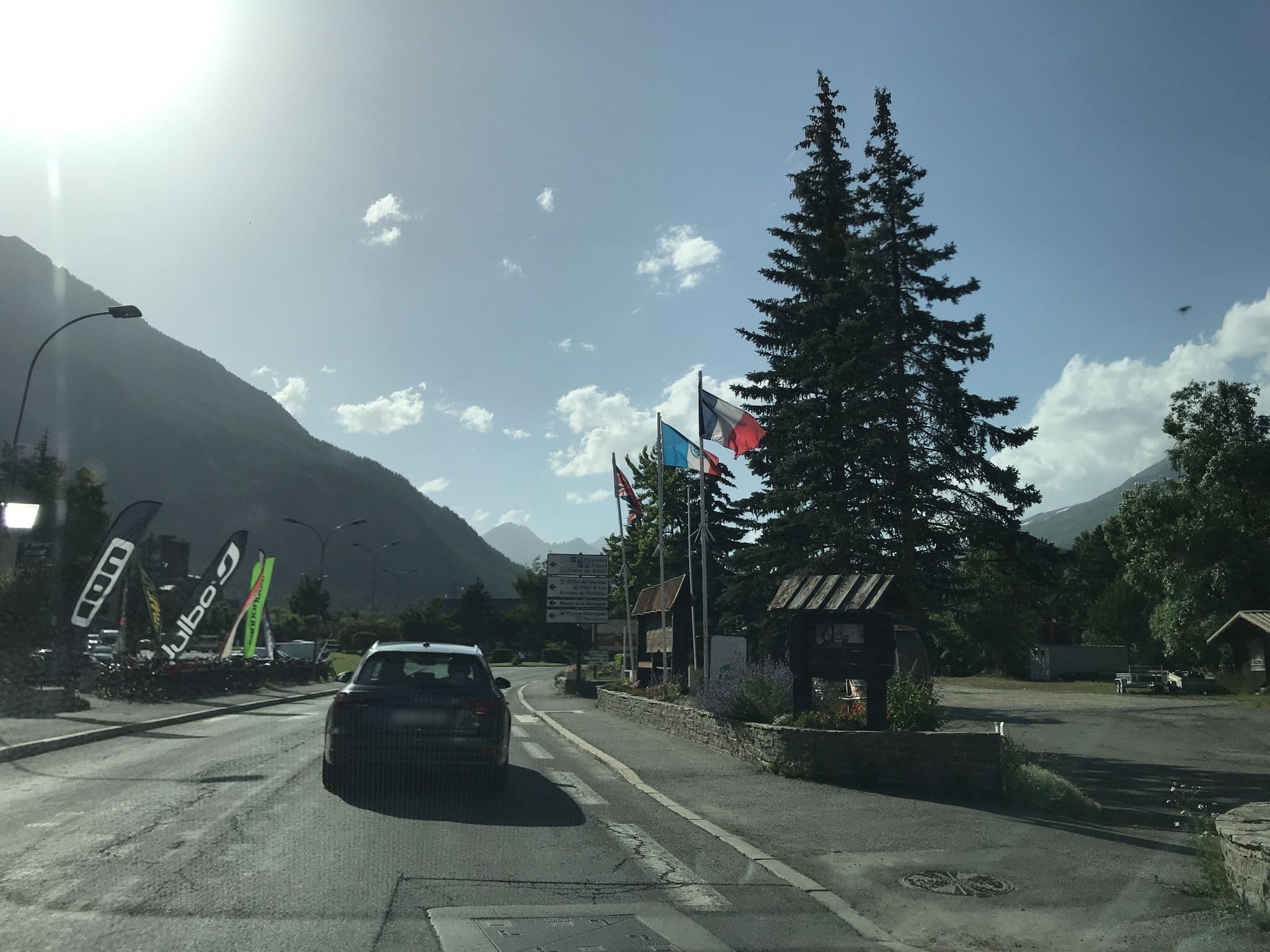 Street view near Hôtel Christiania Restaurant & Spa, Villeneuve — © pgiraud (CC BY-SA · Mapillary)