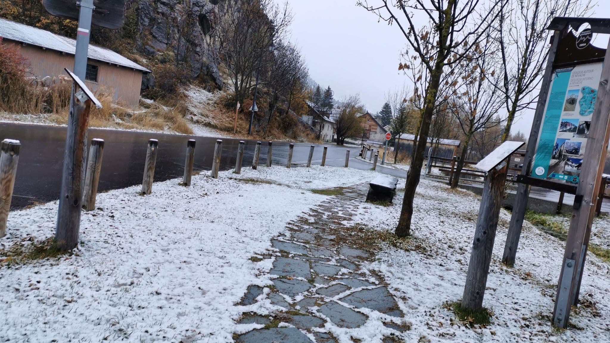 Street view near Aux Creux Des Souches Gites De Nevache, Villeneuve — © tartine78 (CC BY-SA · Mapillary)