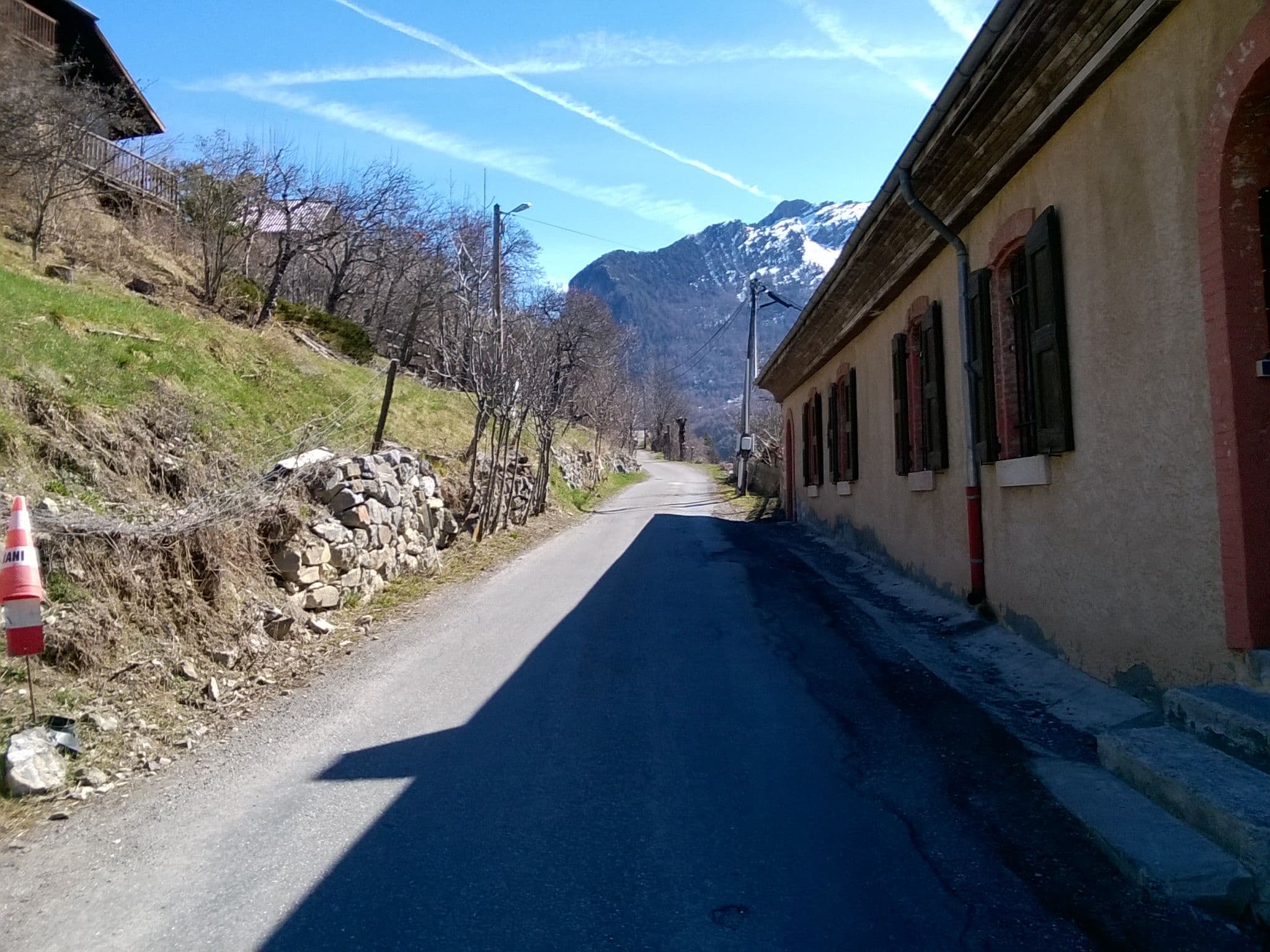 Street view near Hôtel les Trappeurs, Embrun — © virotcelestin (CC BY-SA · Mapillary)