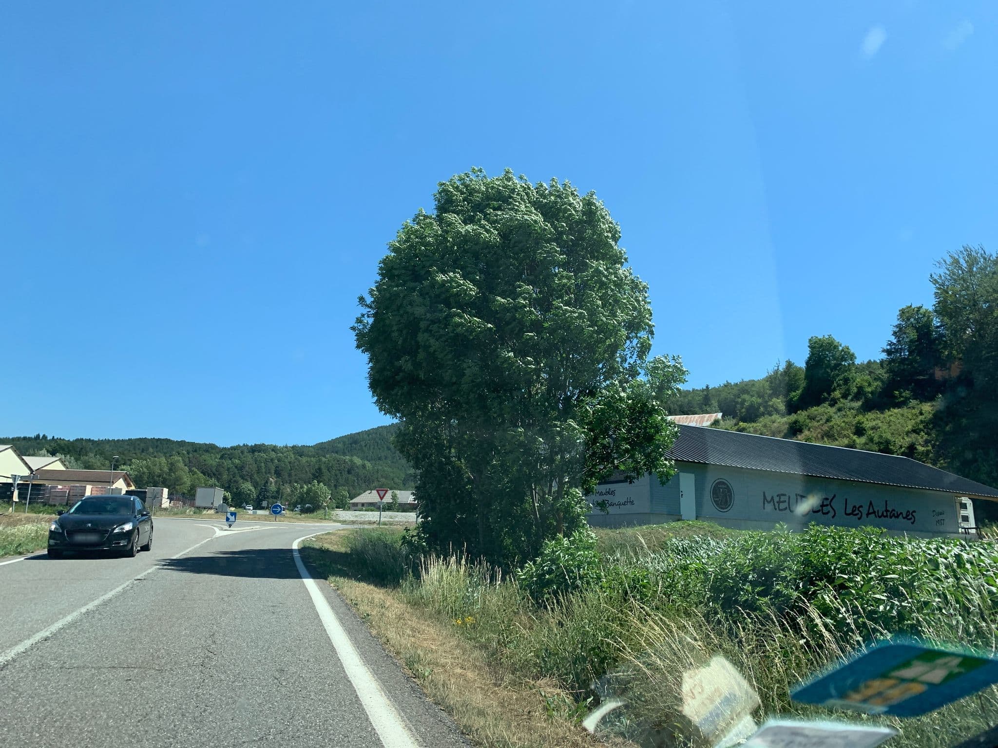 Street view near Meubles les Autanes, Saint-Bonnet-en-Champsaur — © thepriben (CC BY-SA · Mapillary)