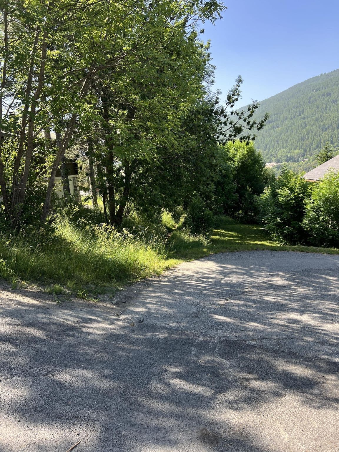 Street view near de meisjeskamer, Saint-Chaffrey — © cabinetcourbi (CC BY-SA · Mapillary)