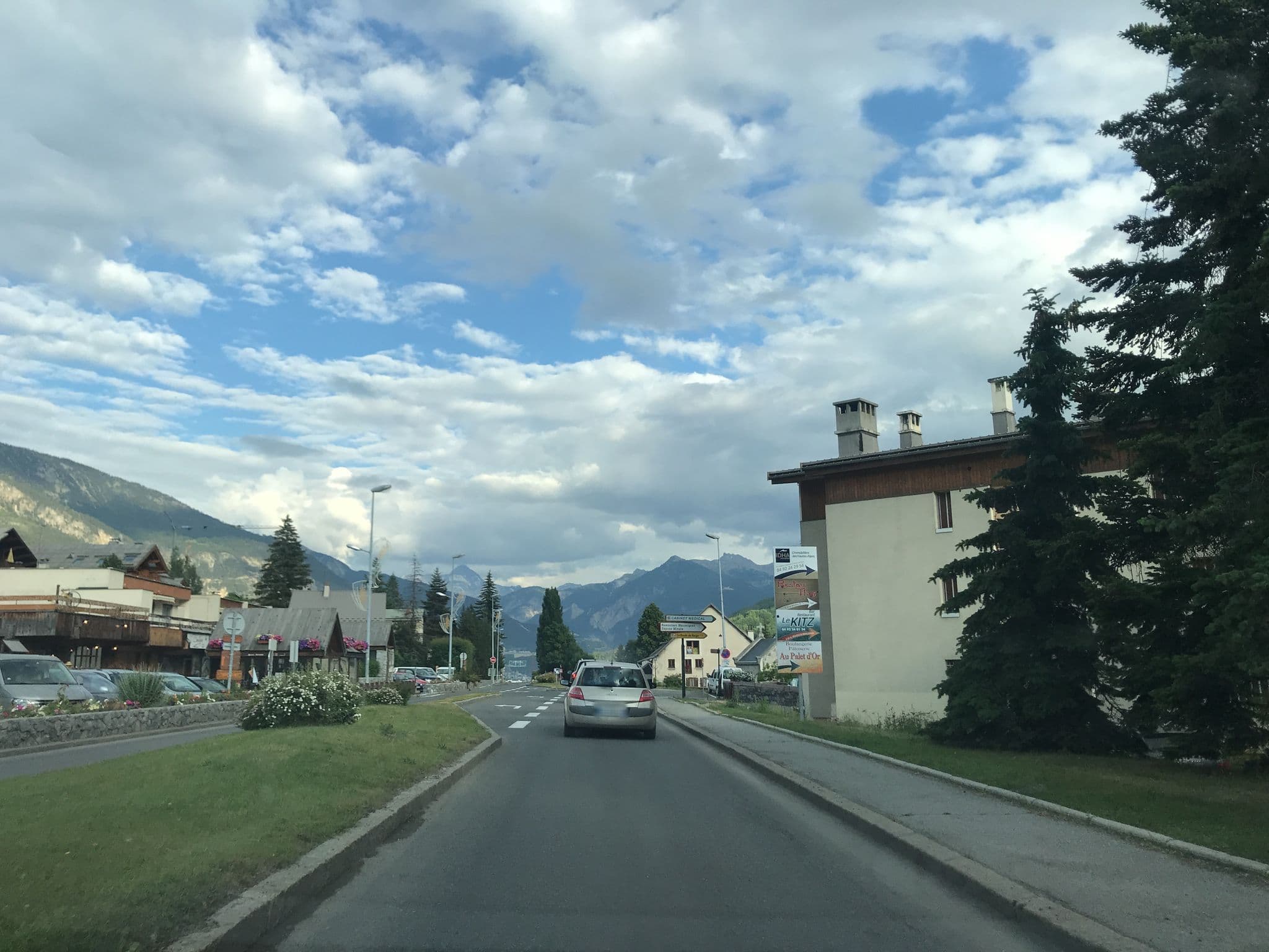 Street view near Hôtel Plein Sud and Bruno's Bar, Saint-Chaffrey — © pgiraud (CC BY-SA · Mapillary)