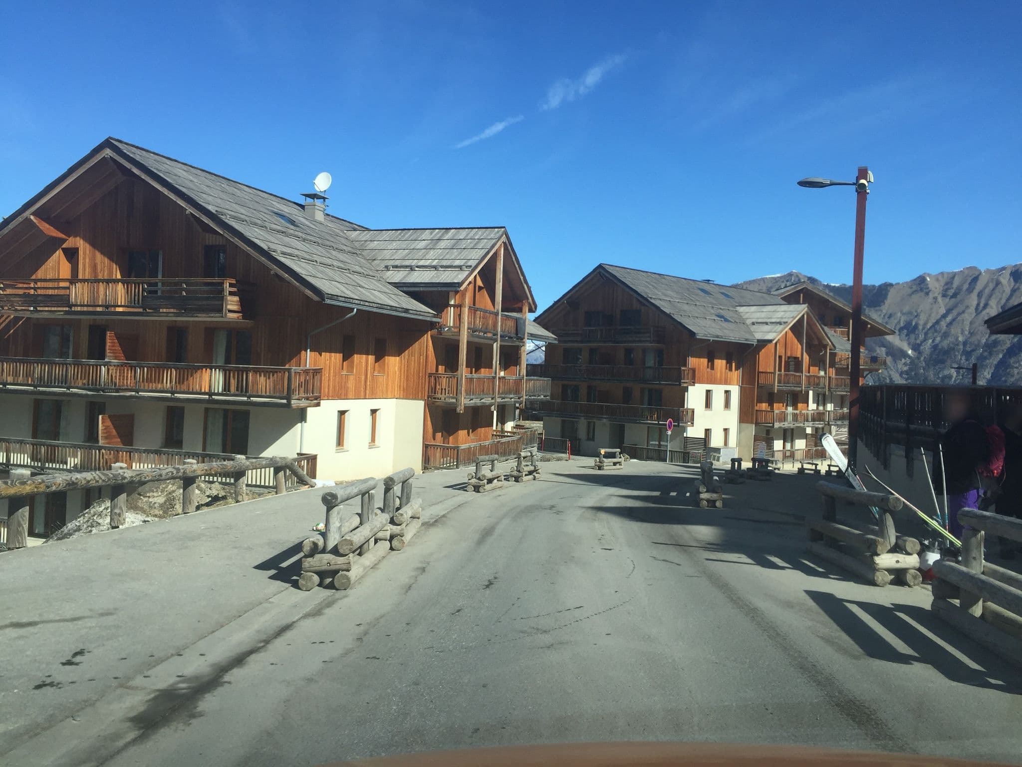 Street view near Mona Lisa les Chalets du Bois Méan, Embrun — © zimmy (CC BY-SA · Mapillary)