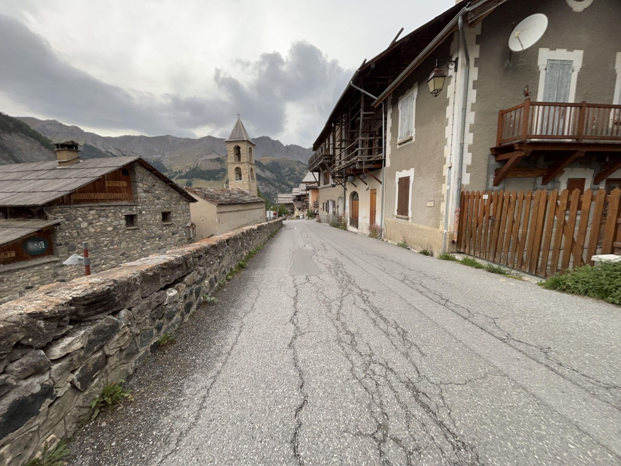 Street view near Chalets du Villard, Guillestre — © Plover_95 (CC BY-SA · Mapillary)