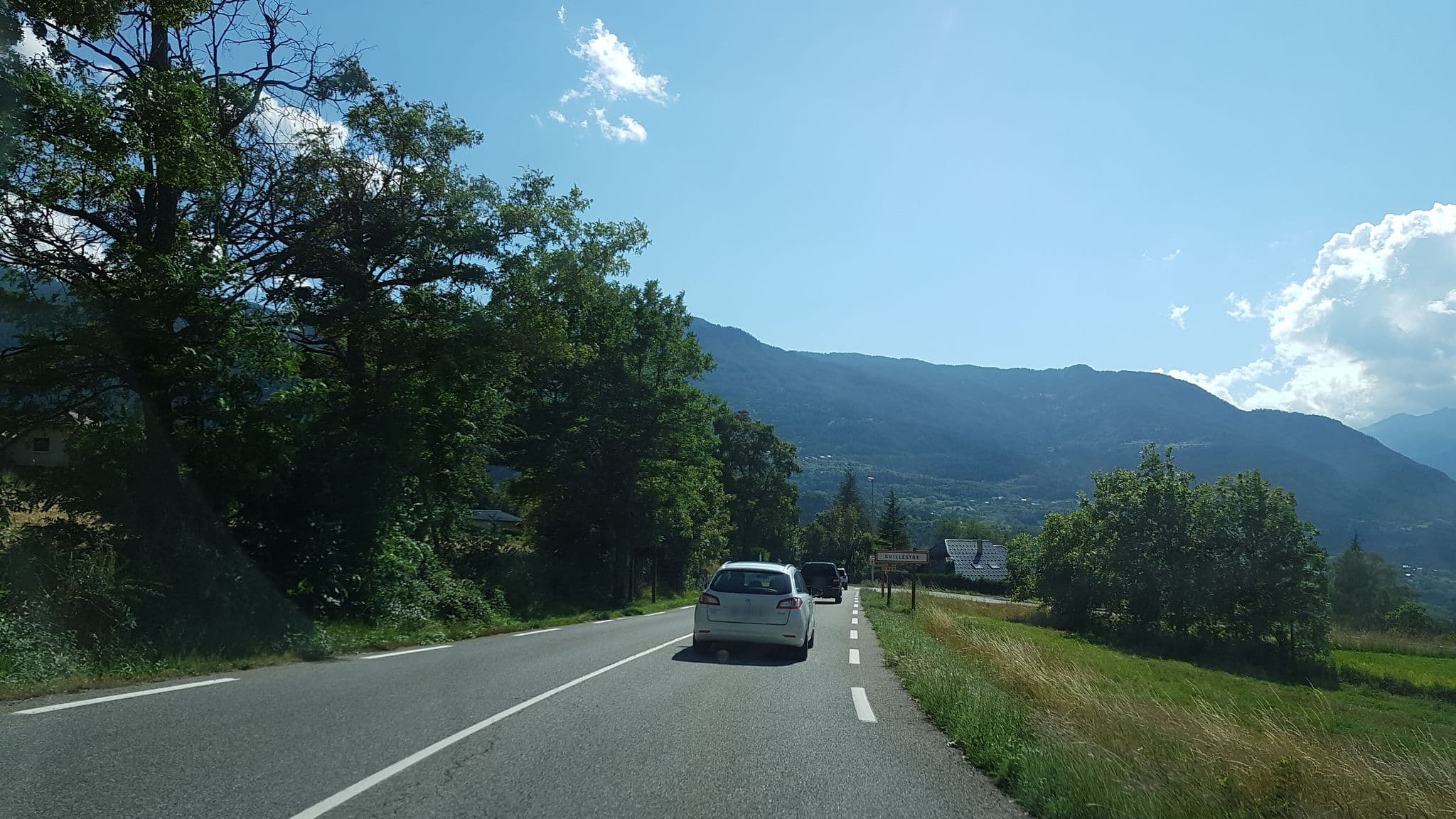 Street view near Hôtel les Barnières, Guillestre — © ale_zena_it (CC BY-SA · Mapillary)