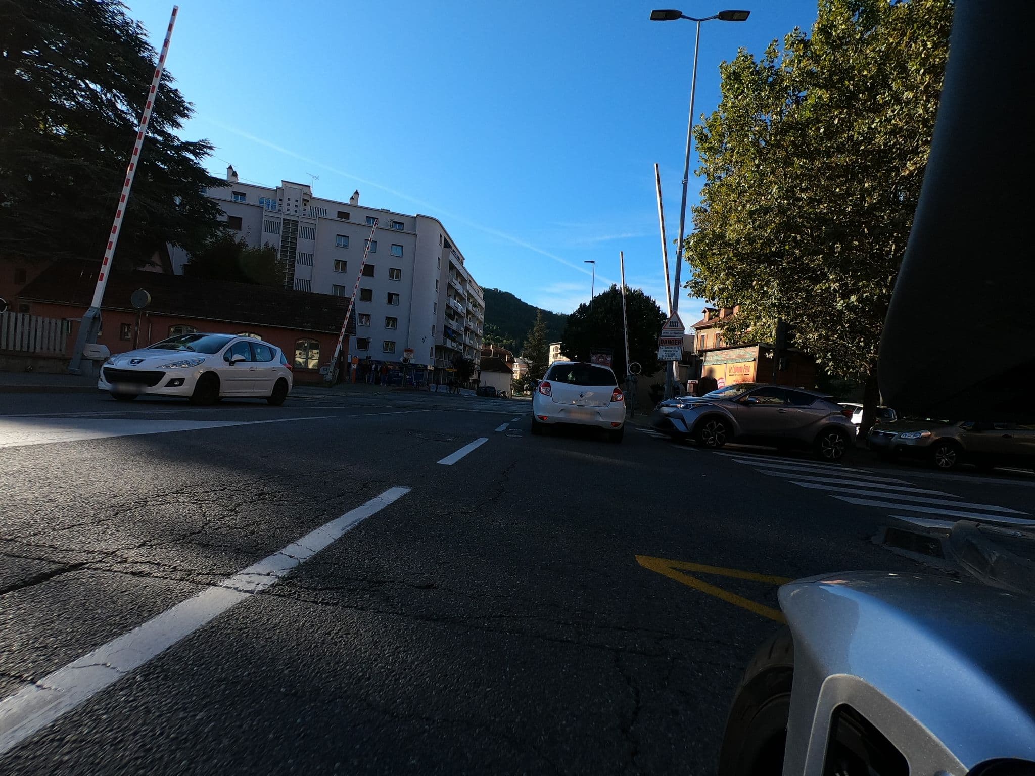 Street view near Hôtel le Vénus, Gap — © schnitzelwagen (CC BY-SA · Mapillary)