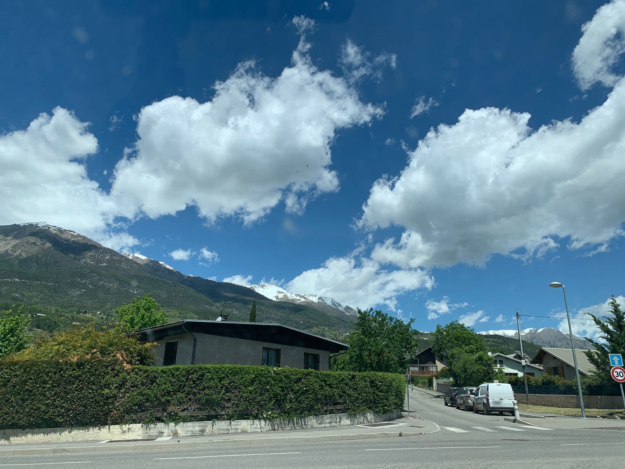 Street view near Logis Hôtel le Lac, Embrun — © thepriben (CC BY-SA · Mapillary)