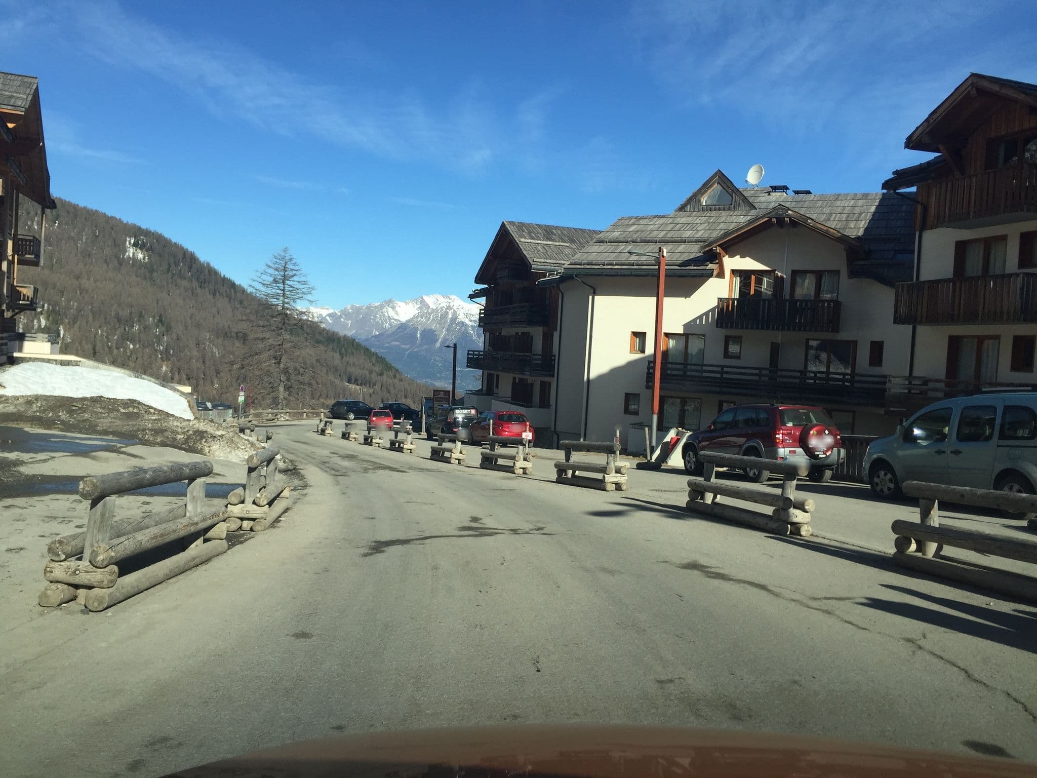 Street view near Les Hauts de Preclaux By Infini Mountain, Embrun — © zimmy (CC BY-SA · Mapillary)