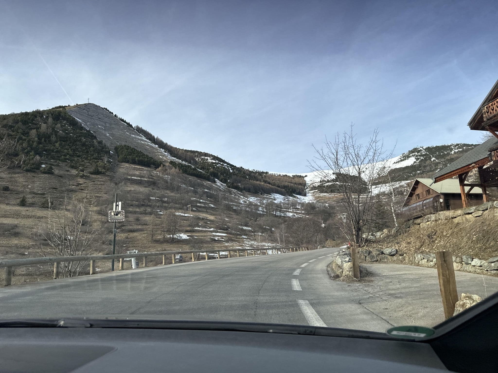 Street view near Chalet Athena Alpe d' Huez, Huez — © autobahn42 (CC BY-SA · Mapillary)