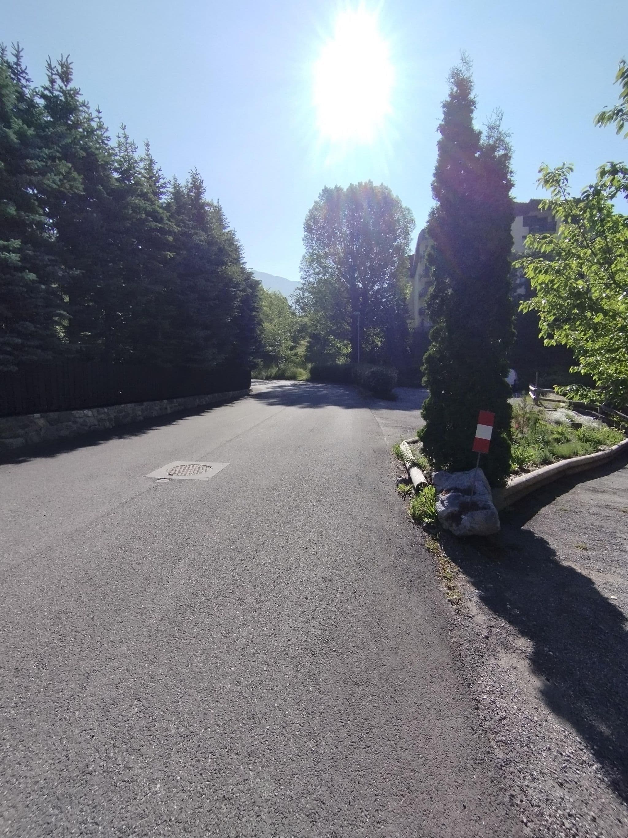 Street view near Studio Bois des Coqs, Villeneuve — © cabinetcourbi (CC BY-SA · Mapillary)