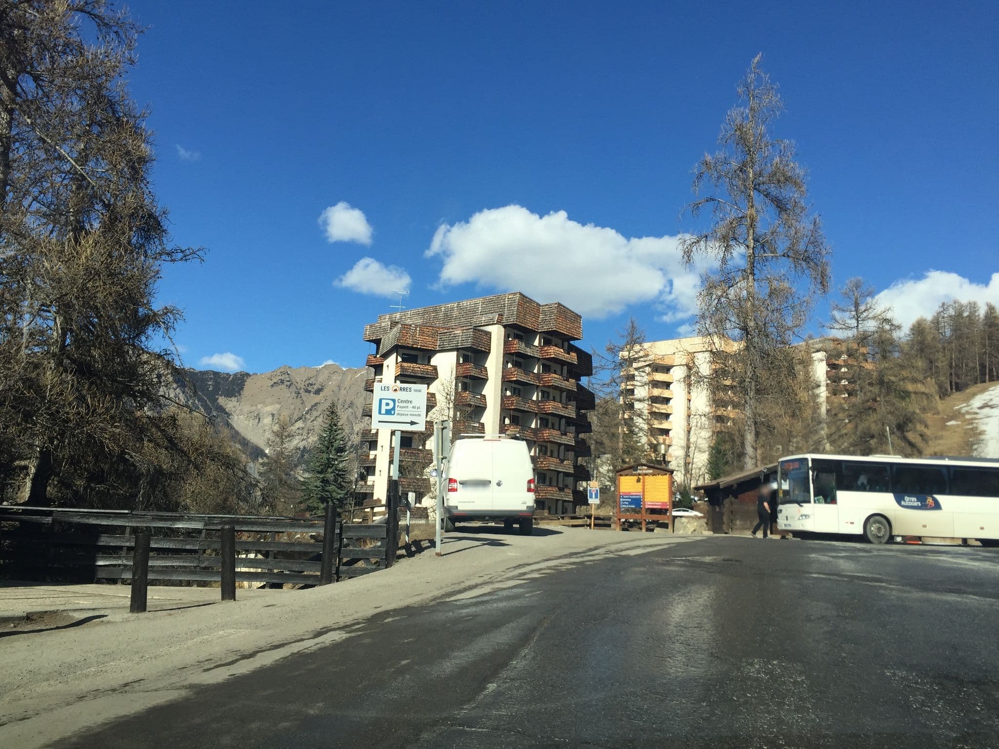 Street view near Residence la Foret d'Or, Embrun — © zimmy (CC BY-SA · Mapillary)