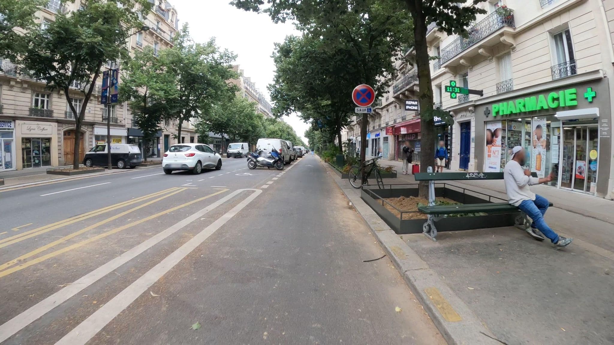 Street view near Hôtel Verlain, Saint-Ambroise — © Nzau (CC BY-SA · Mapillary)