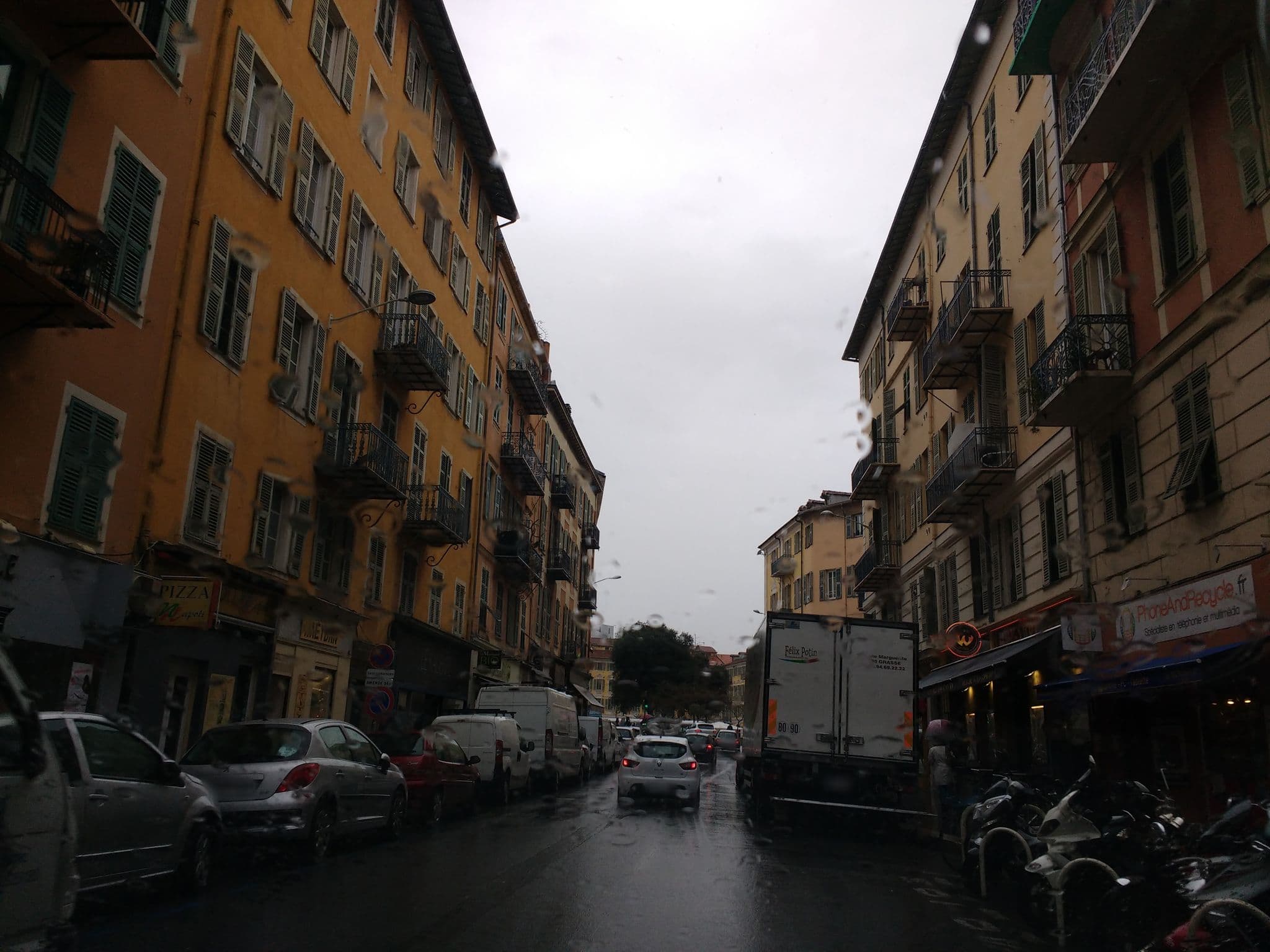 Street view near l’abeille, Quartier du Port — © thetornado76 (CC BY-SA · Mapillary)