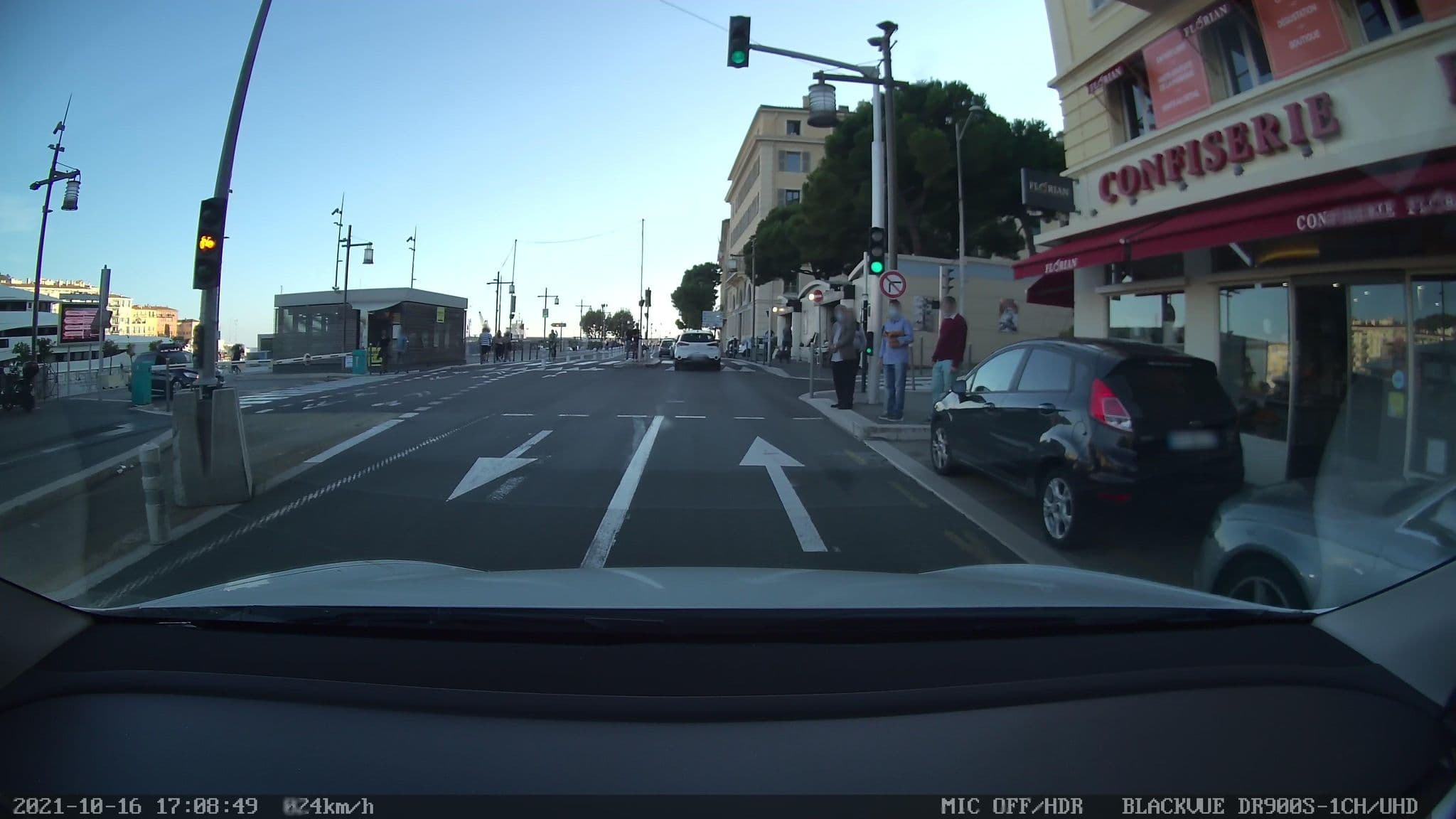 Street view near Hotel Riva, Quartier du Port — © till (CC BY-SA · Mapillary)
