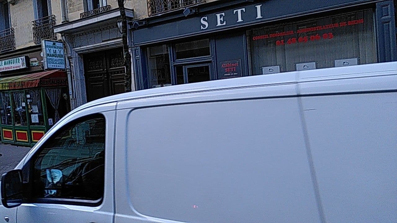 Street view near Hôtel Beauséjour, Saint-Ambroise — © britze (CC BY-SA · Mapillary)