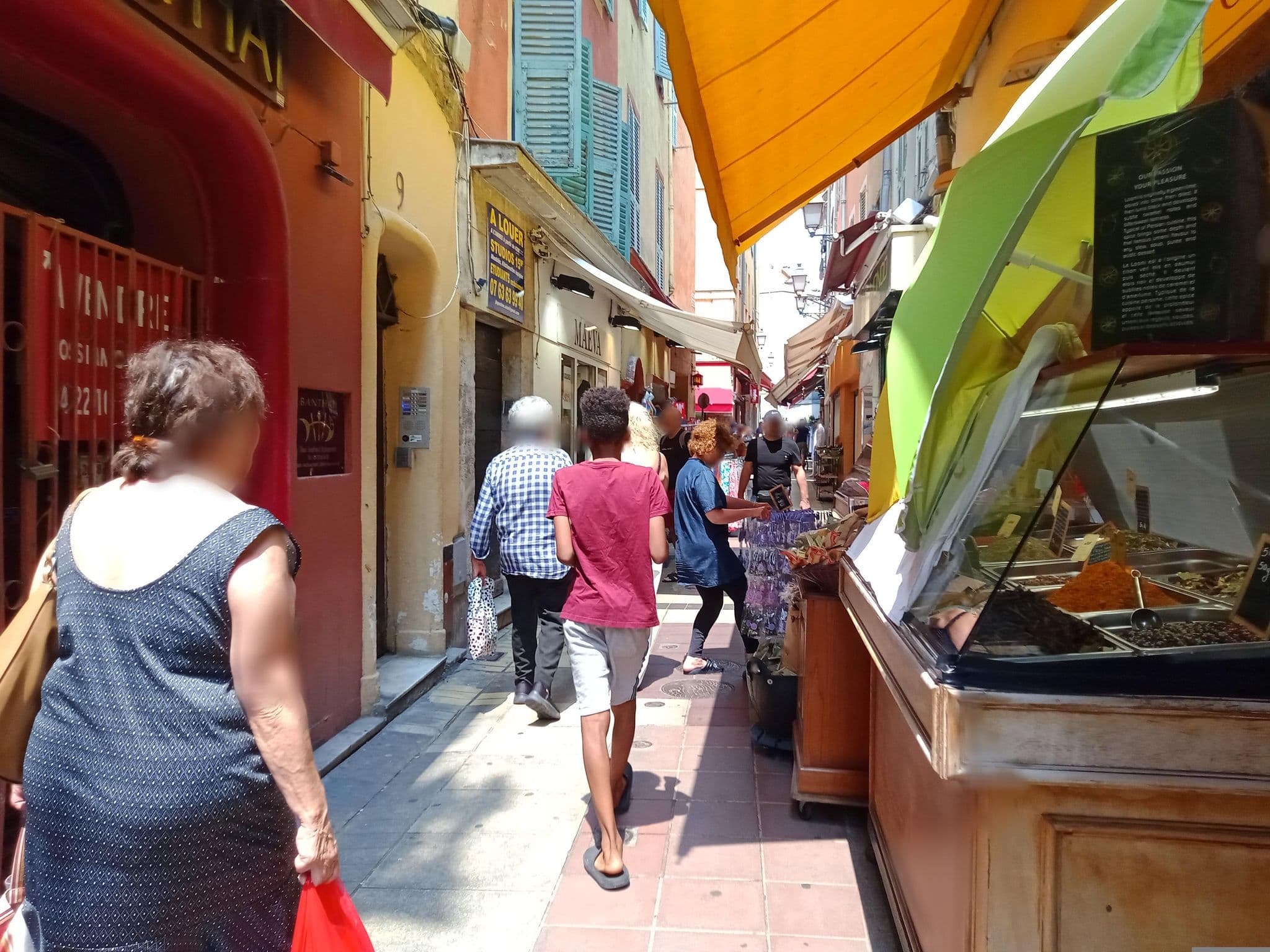 Street view near Coeur Vieux Nice Joli traversant, Vieille Ville — © annekaro (CC BY-SA · Mapillary)