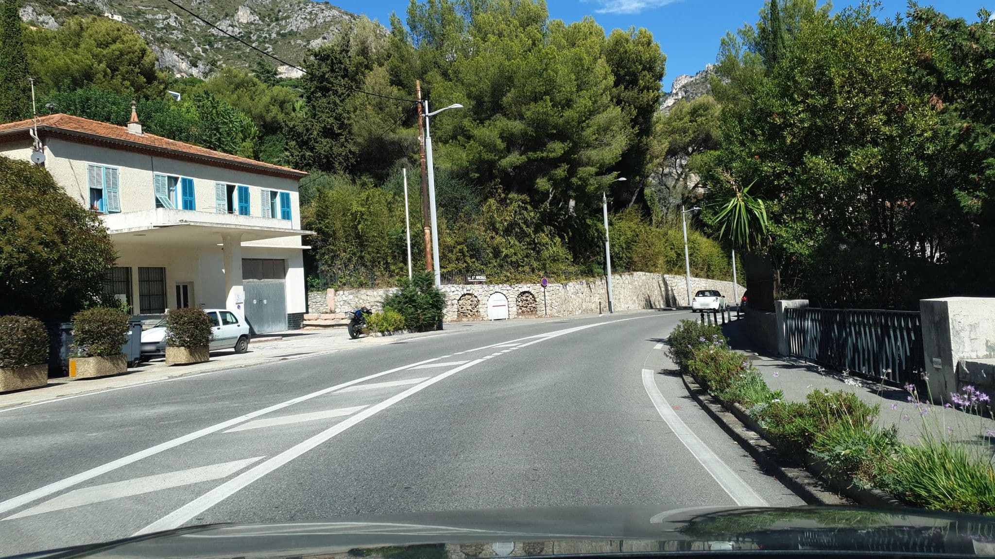 Street view near Hôtel Pantarei, Èze — © jopparn (CC BY-SA · Mapillary)
