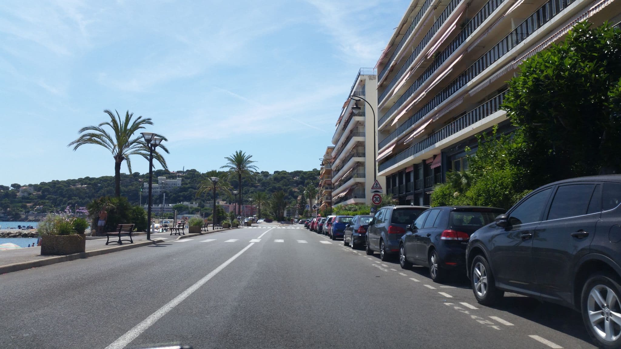 Street view near Les Caroubiers, Roquebrune-Cap-Martin — © it_s_so_funny (CC BY-SA · Mapillary)