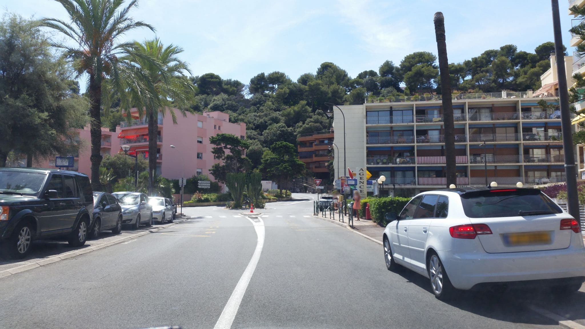 Street view near Hôtel Victoria, Roquebrune-Cap-Martin — © it_s_so_funny (CC BY-SA · Mapillary)