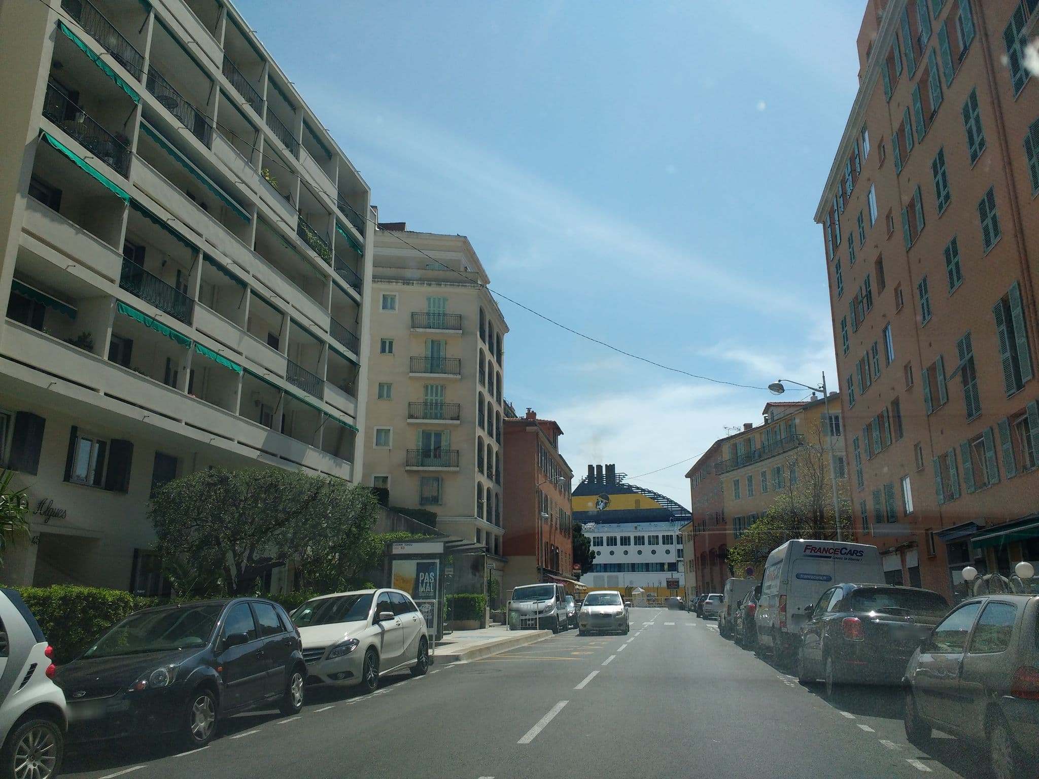 Street view near Le Lympia, Quartier du Port — © thetornado76 (CC BY-SA · Mapillary)