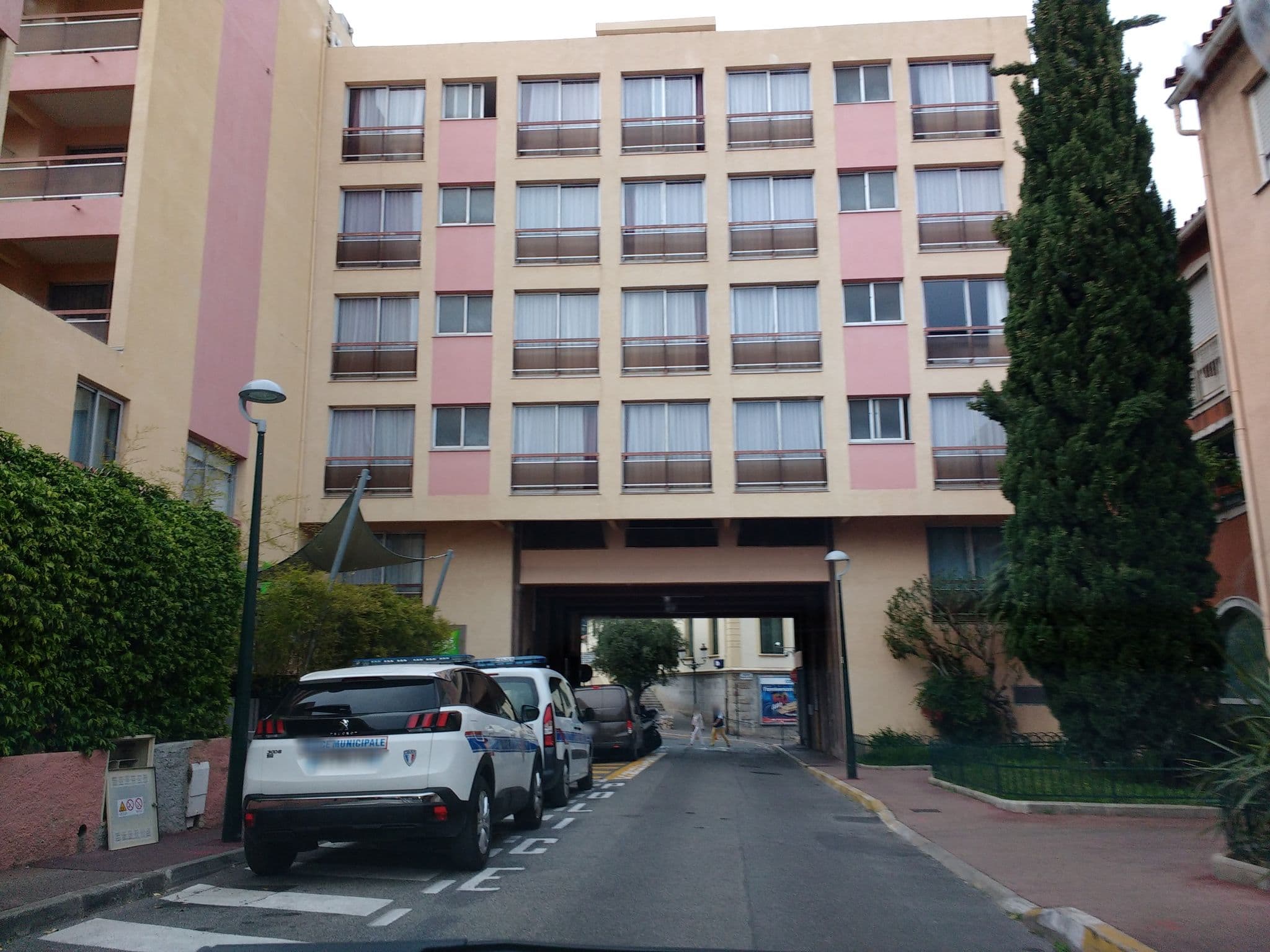 Street view near Artemis Hotel Beaulieu-sur-Mer, Beaulieu-sur-Mer — © thetornado76 (CC BY-SA · Mapillary)